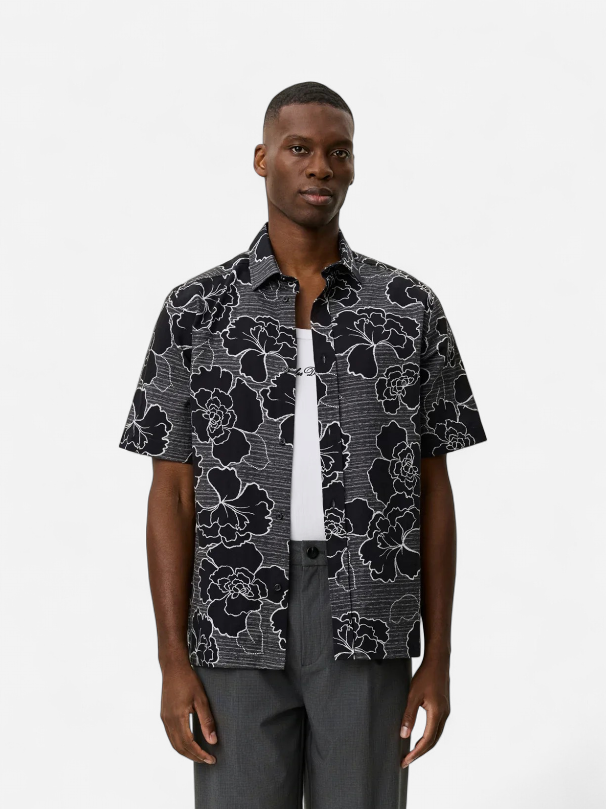 Les Deux miesten paita Charlie Poppy Aop Ss Shirt, musta - Kekäle.fi