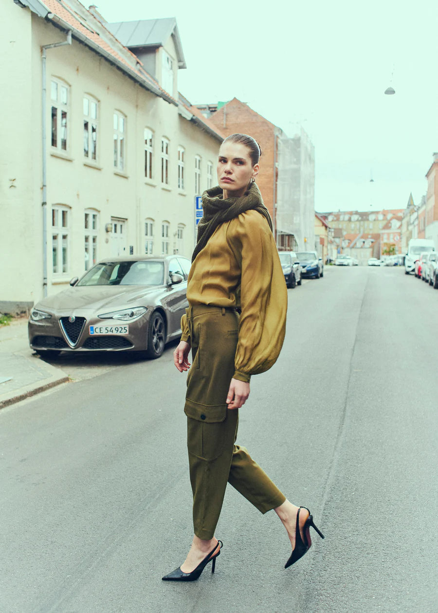 copenhagen-muse-naisten-pusero-tilly-blouse-armeijanvihrea-5