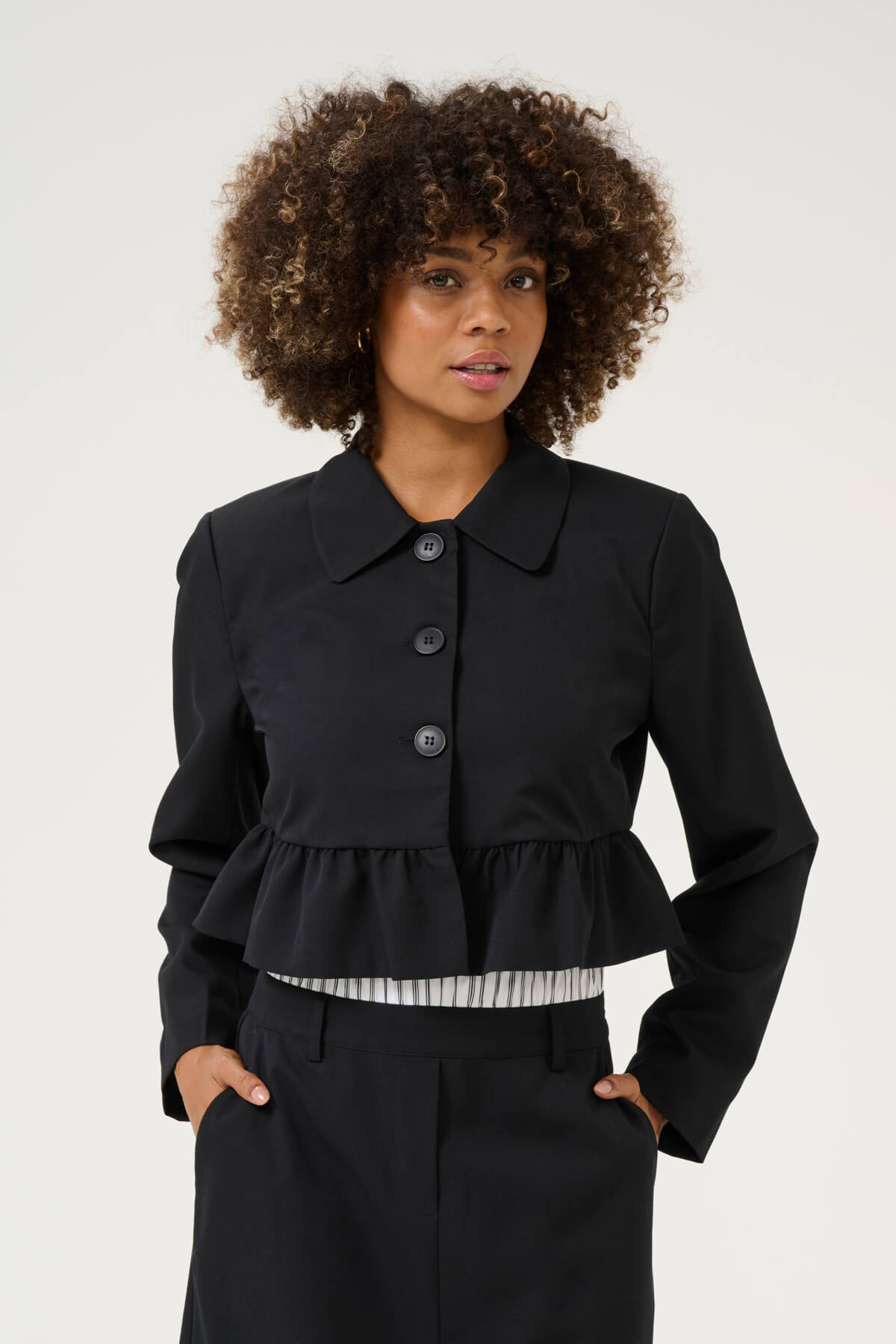 culture-naisten-bleiseri-cucherstin-anie-short-blazer-black-3
