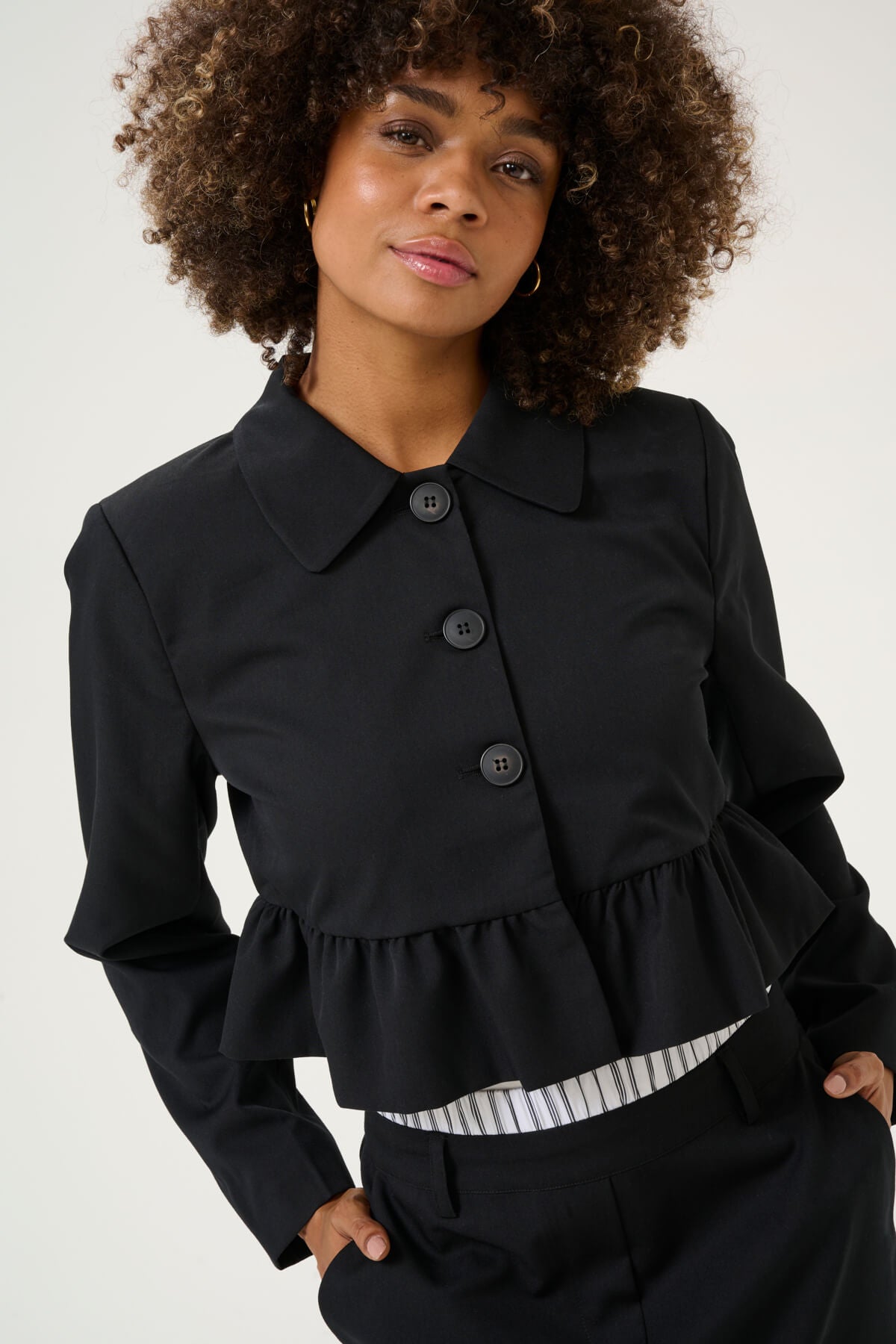 culture-naisten-bleiseri-cucherstin-anie-short-blazer-black-4