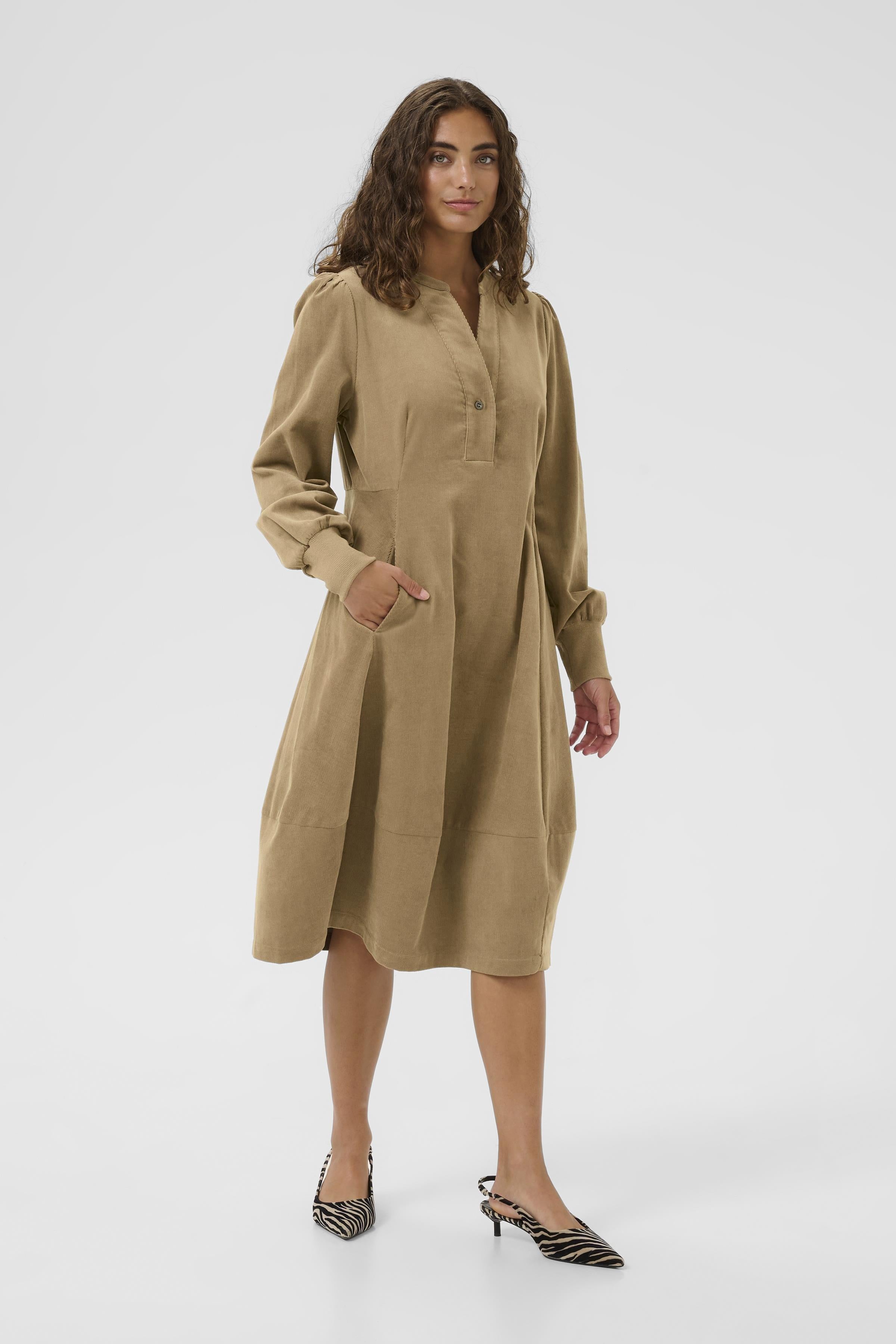 culture-naisten-mekko-rhaena-ls-dress-timber-wolf-1