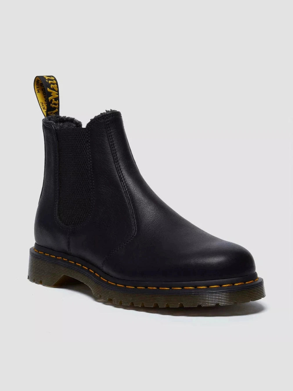 dr-martens-miesten-kengat-musta-1