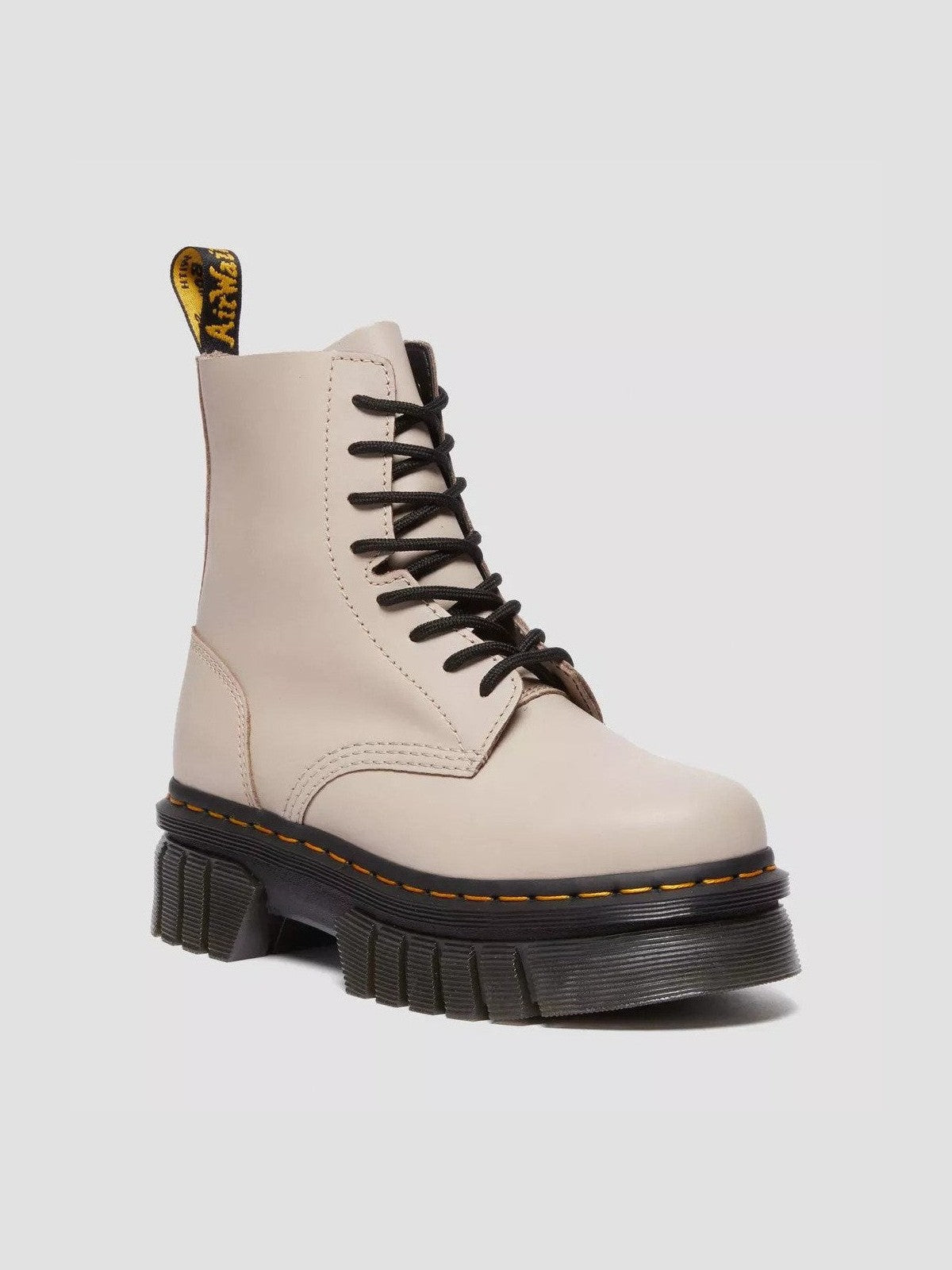 dr-martens-naisten-kengat-audrick-8-eye-boot-hiekka-1