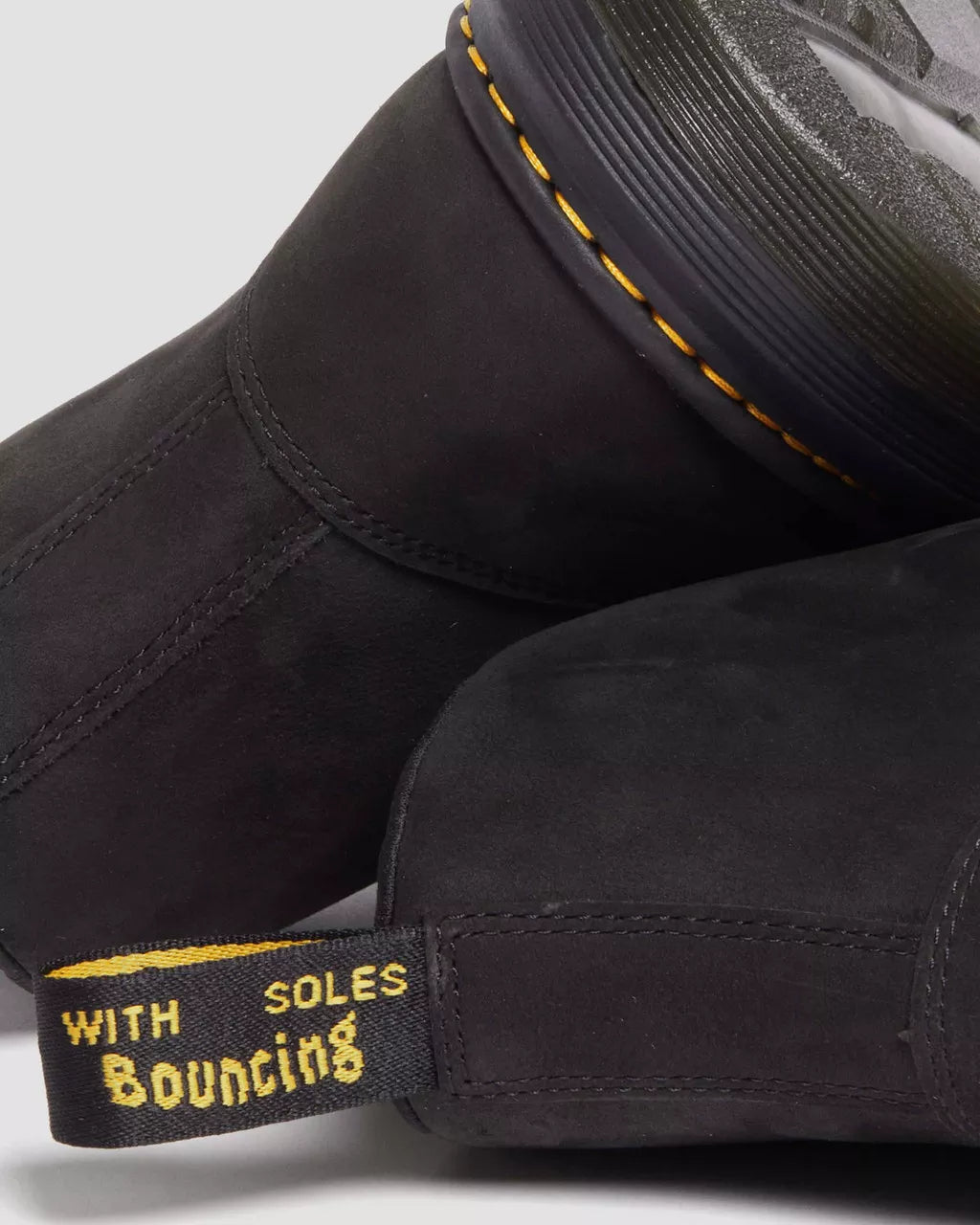 dr-martens-naisten-kengat-crewson-shukka-buffbuck-musta-6