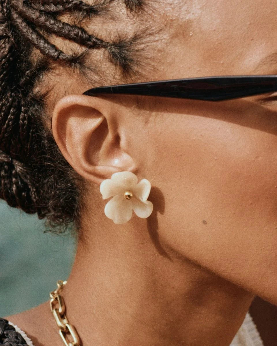 Edblad naisten korvakorut Wildflower Studs Offwhite Gold, Gold pleated