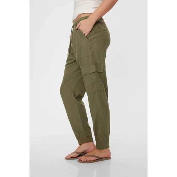 freequent-naisten-kesahousut-lava-pants-khaki-2