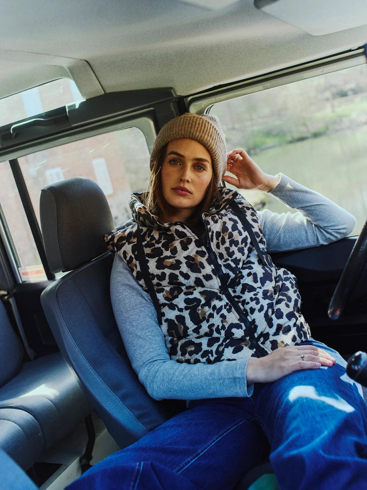 freequent-naisten-liivi-joyco-waistcoat-ruskea-kuosi-1