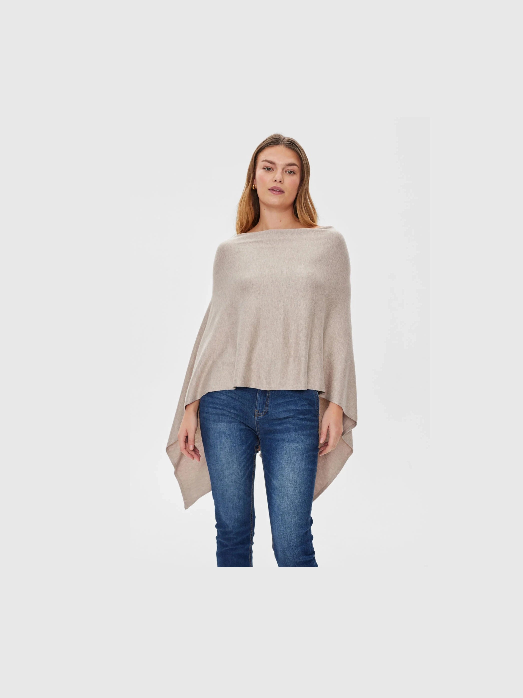 freequent-naisten-neuleponcho-claudisse-s-cape-beige-1