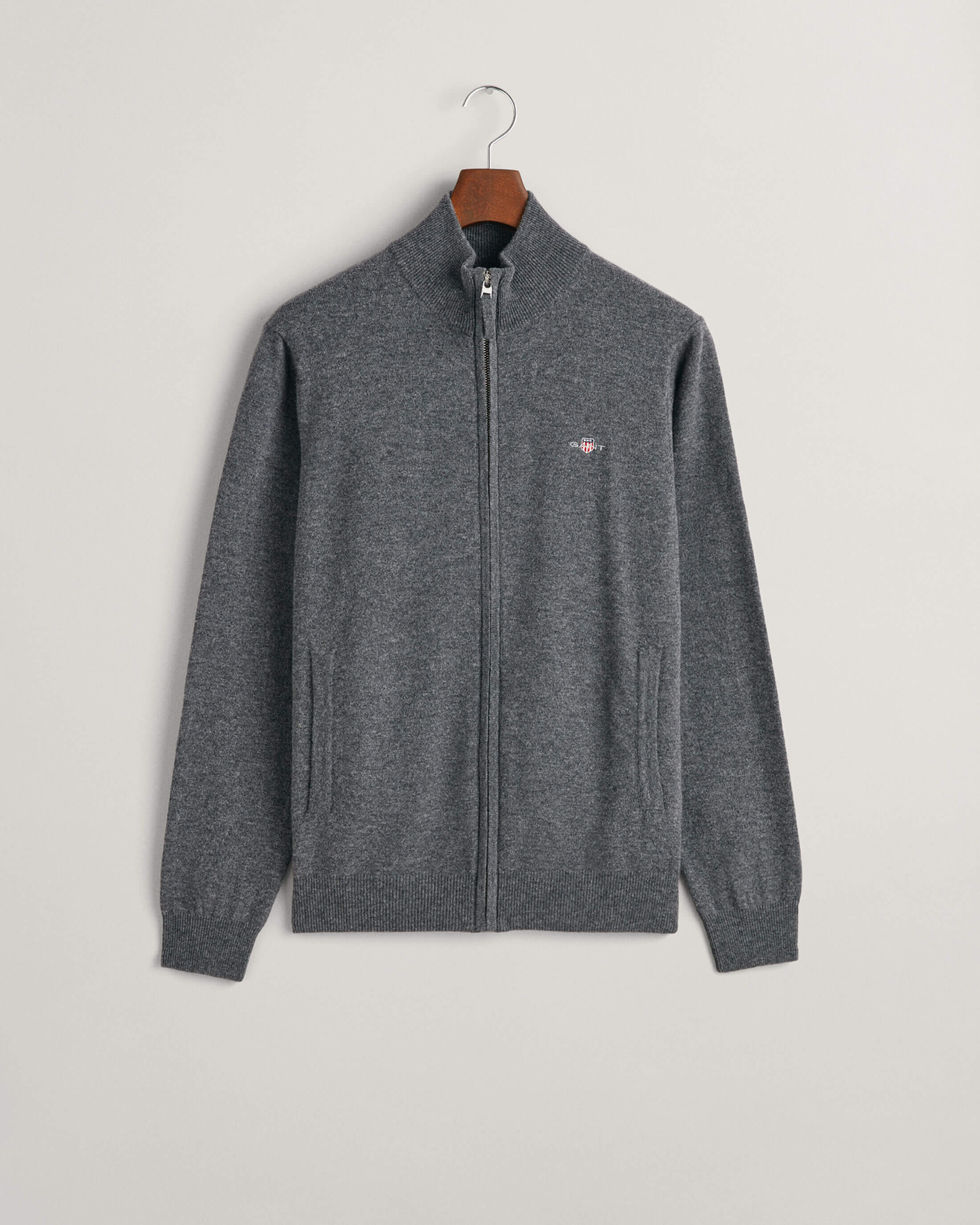 gant-miesten-neuletakki-superfine-lambswool-zip-cardigan-tummanharmaa-3