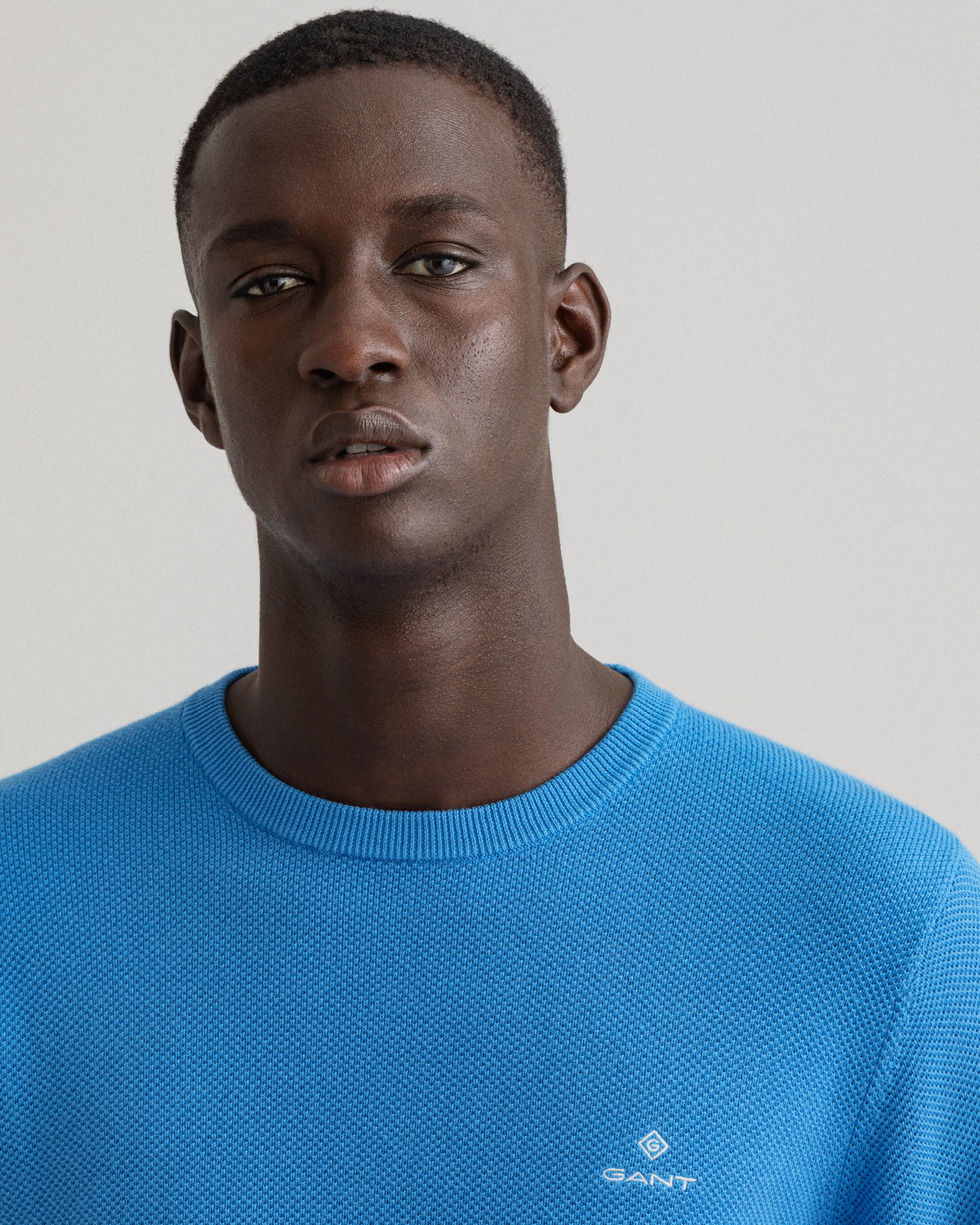 gant-miesten-puuvillaneule-cotton-pikee-crew-kirkkaansininen-3