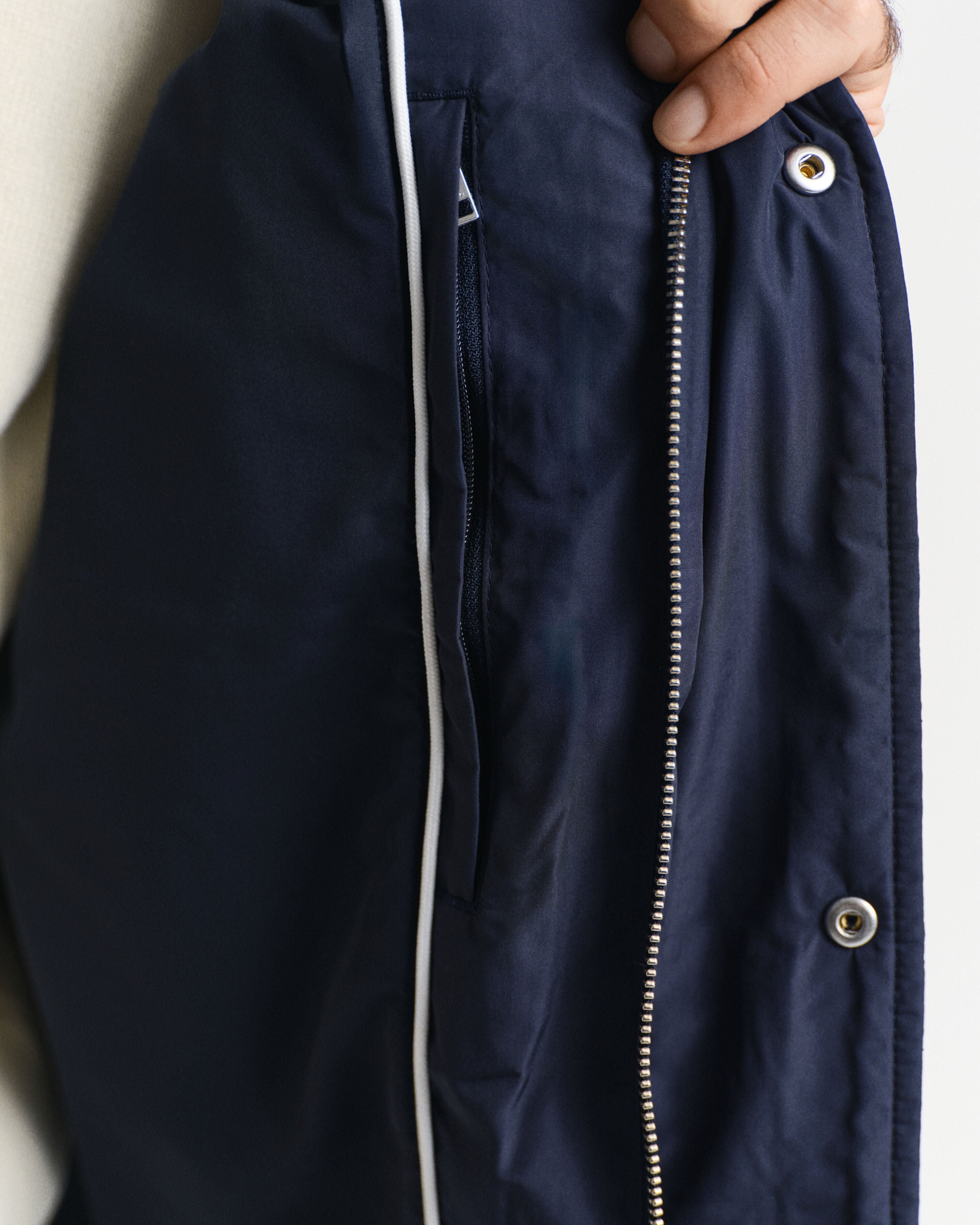 gant-miesten-tikkitakki-quilted-windcheater-mid-jacket-tummansininen-3