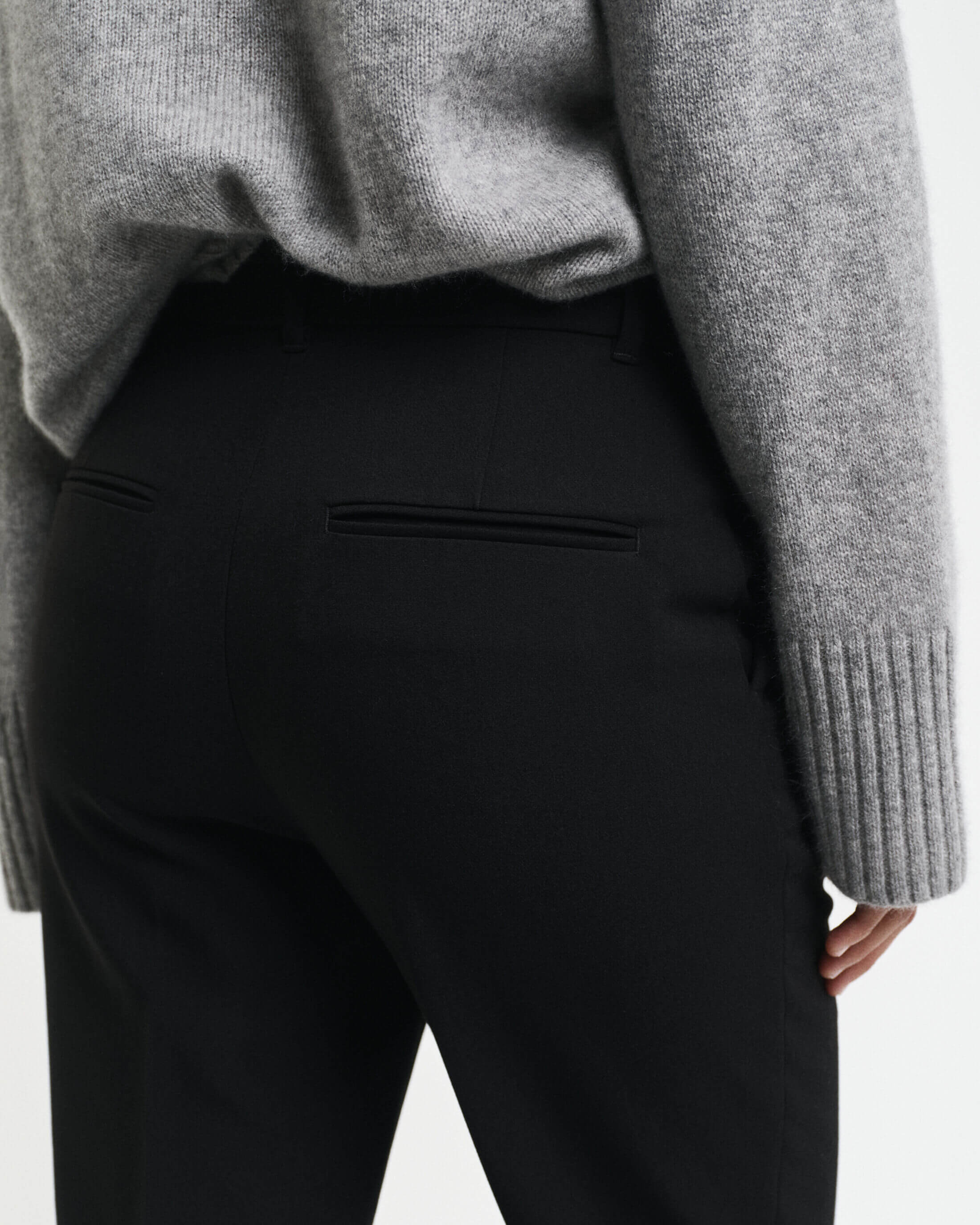 gant-naisten-housut-slim-flare-slack-musta-4