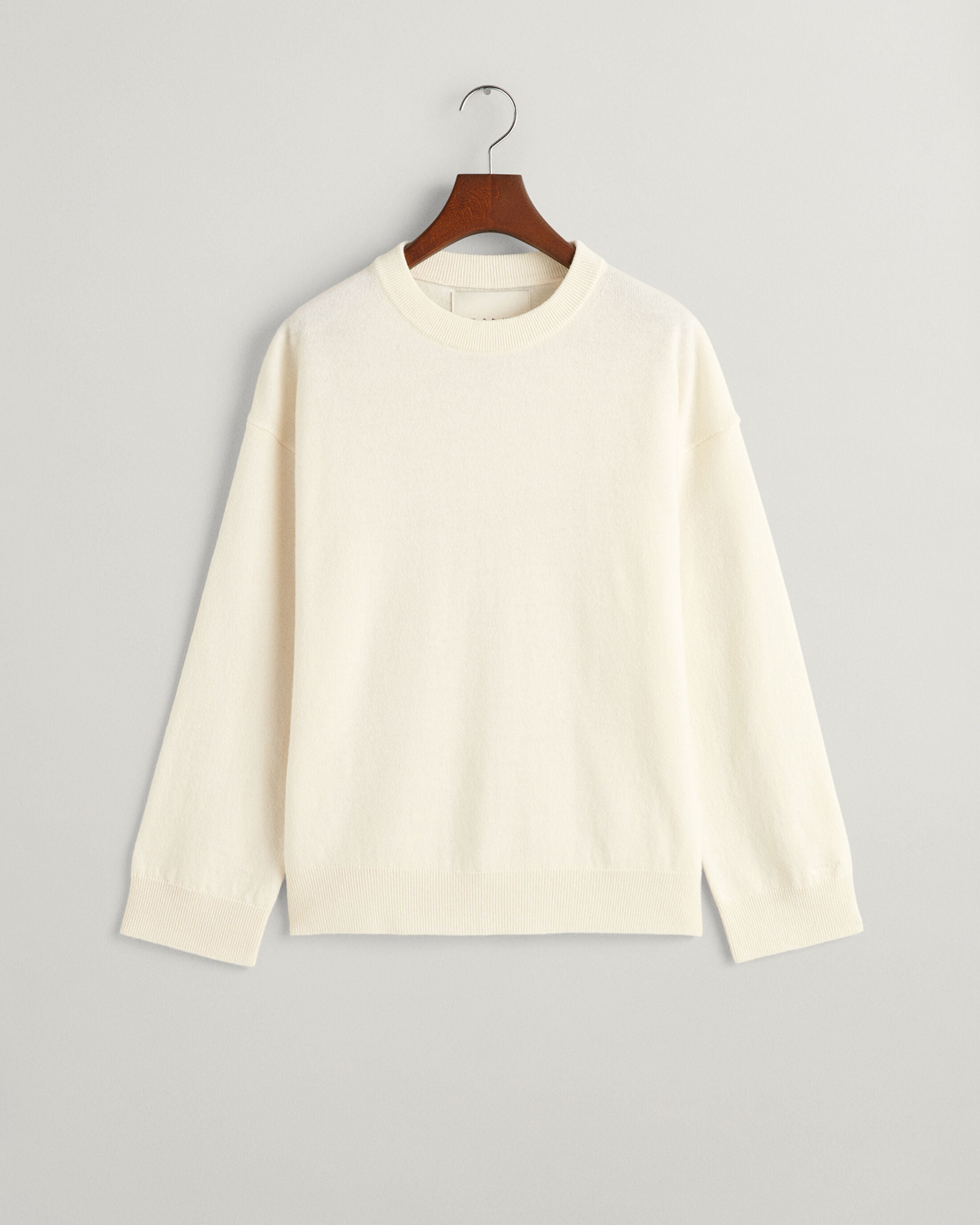 gant-naisten-neulepusero-superfine-lambswool-c-neck-luonnonvalkoinen-1