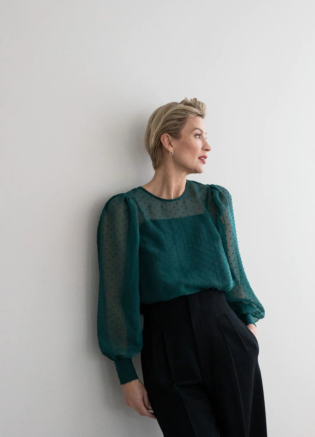 gauhar-helsinki-pusero-tulle-sleeve-shirt-bottle-green-tummanvihrea-2