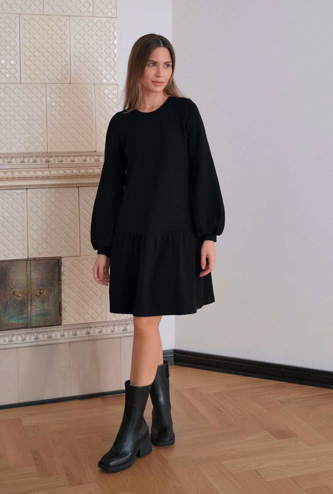gauhar-naisten-mekko-balloon-sleeve-jersey-dress-musta-3