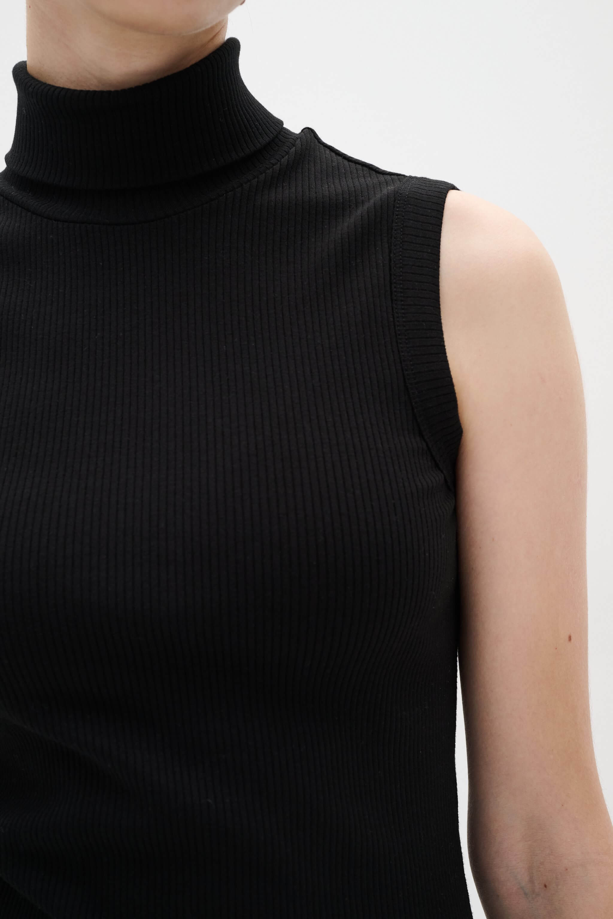 inwear-naisten-toppi-dagnaiw-rollneck-top-black-4