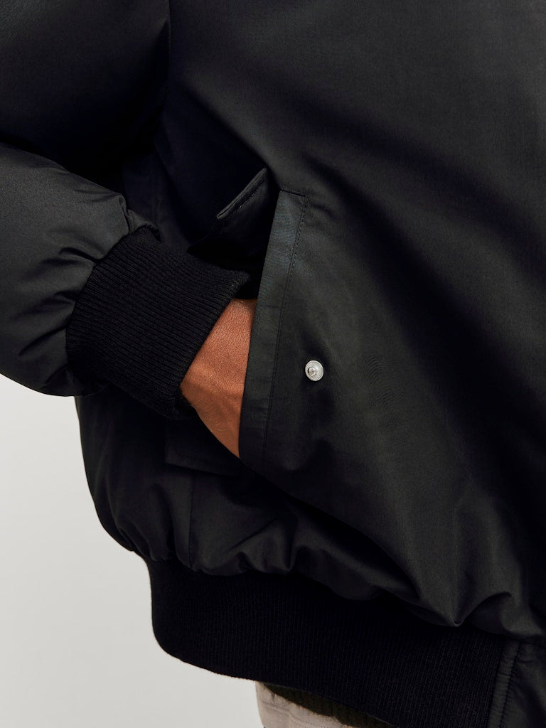 jack-and-jones-miesten-bombertakki-jcokinetic-soft-utility-bomber-ln-black-4