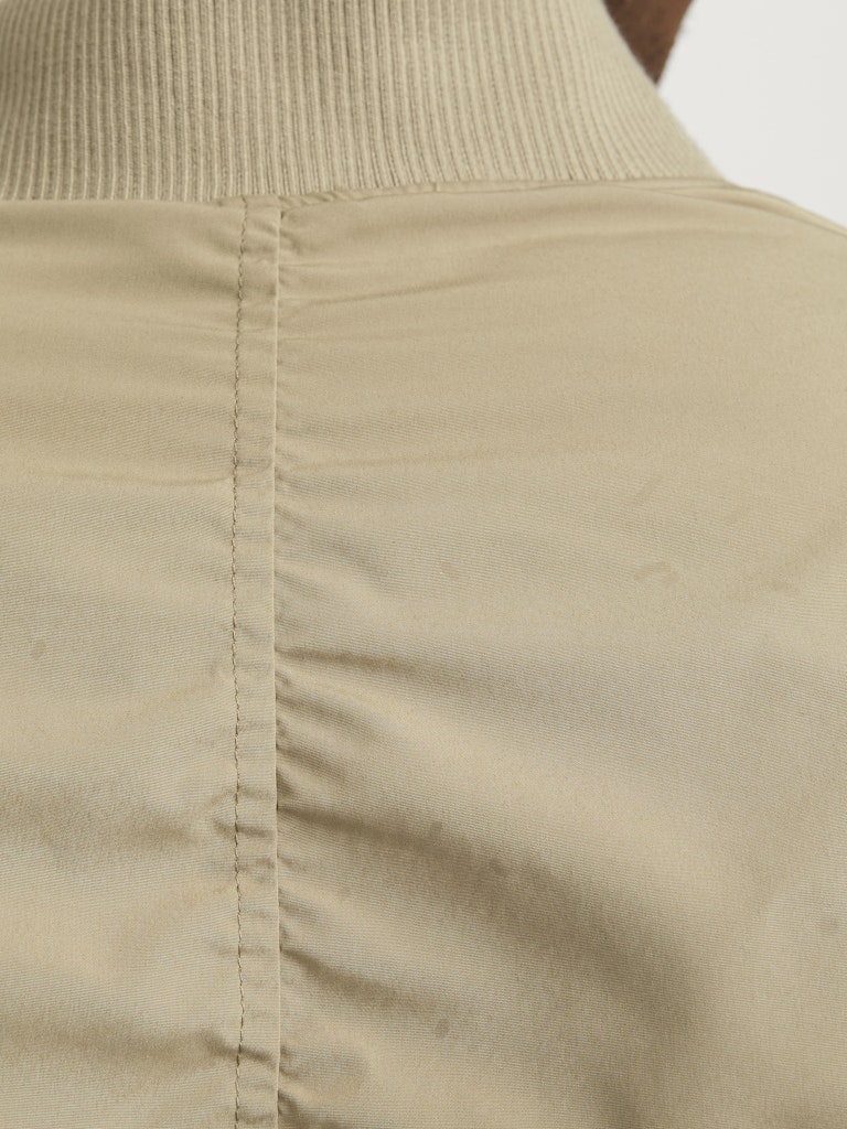 jack-and-jones-miesten-bombertakki-jcokinetic-soft-utility-bomber-ln-honey-gold-4