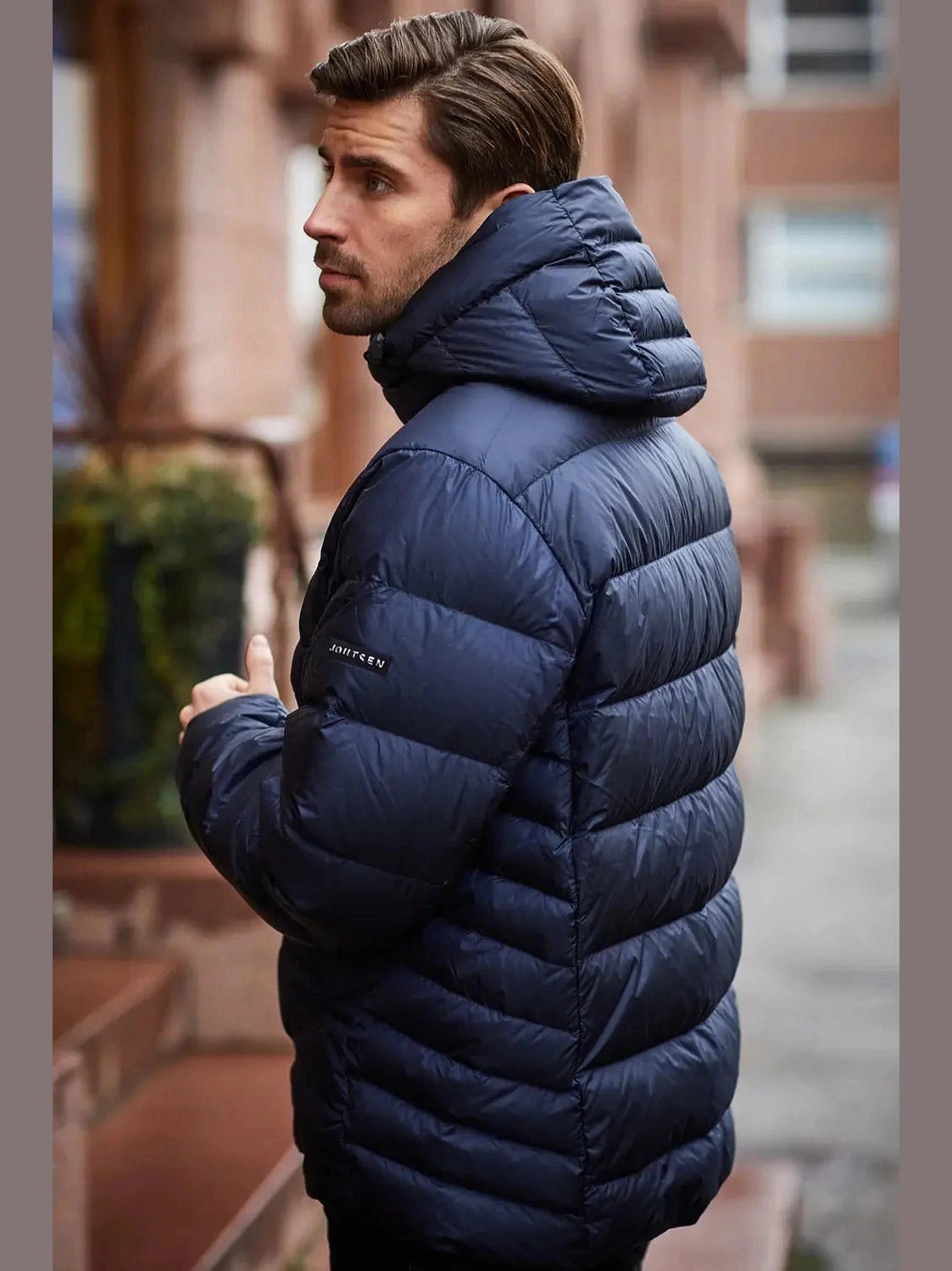 joutsen-miesten-kevytuntuvatakki-valto-kevytuntuvatakki-tummansininen-1