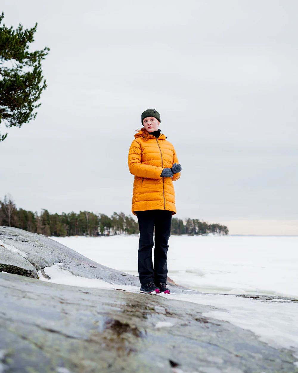 joutsen-naisten-untuvatakki-ruut-oranssi-1