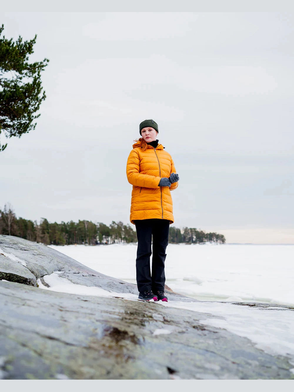 joutsen-naisten-untuvatakki-ruut-oranssi-1