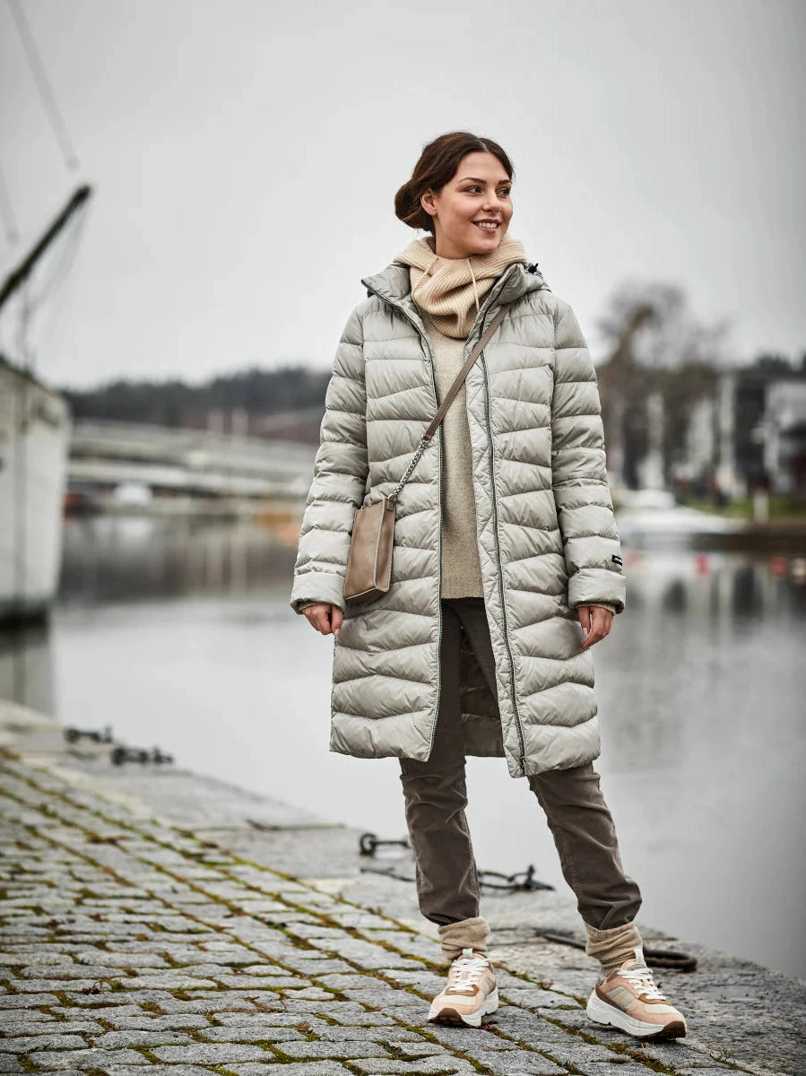 joutsen-kevytuntuvatakki-kenno-vaalea-beige-1