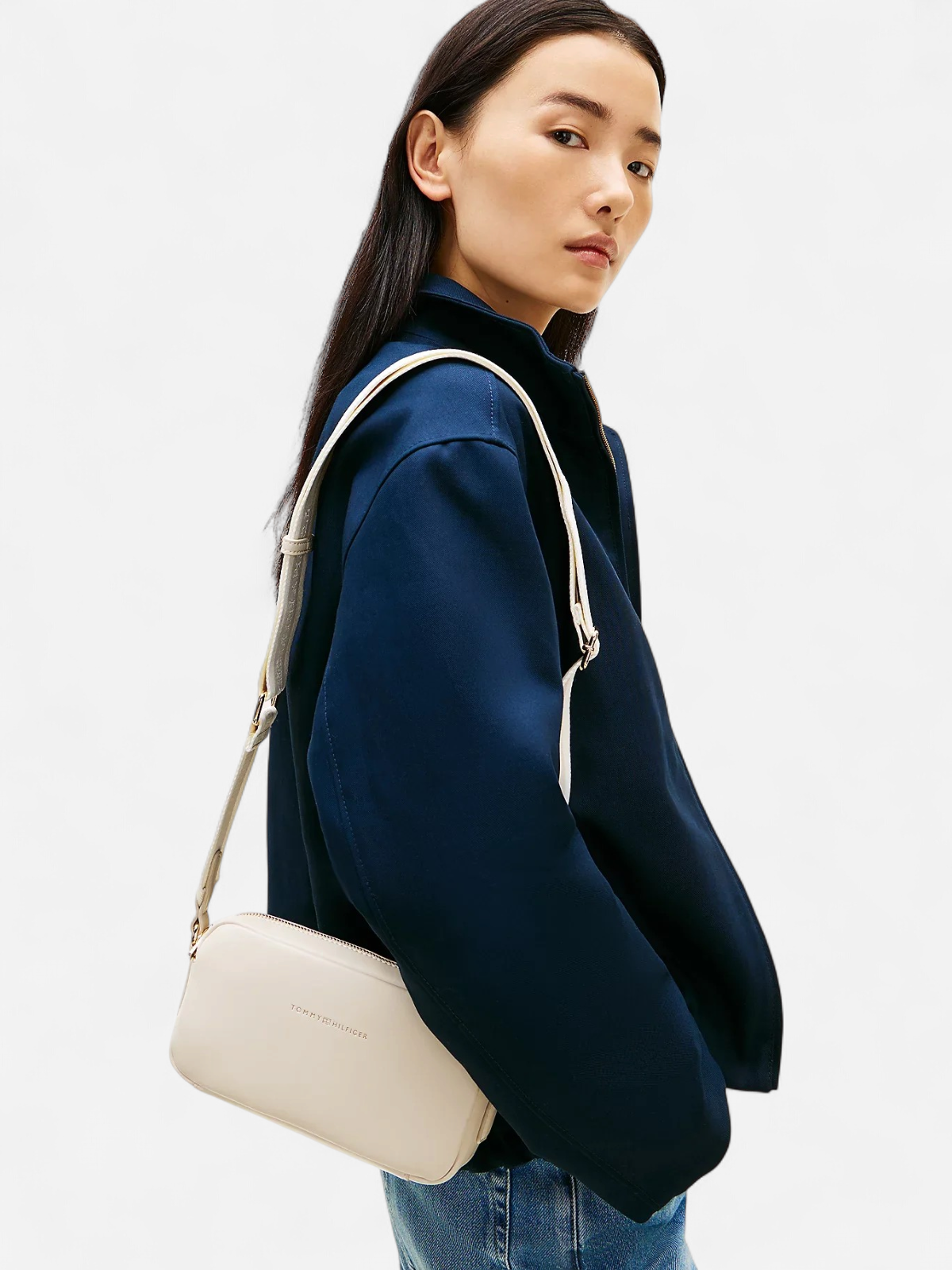 Tommy Hilfiger naisten laukku K-TH Essential Camera Bag, luonnonvalkoinen - Kekäle.fi