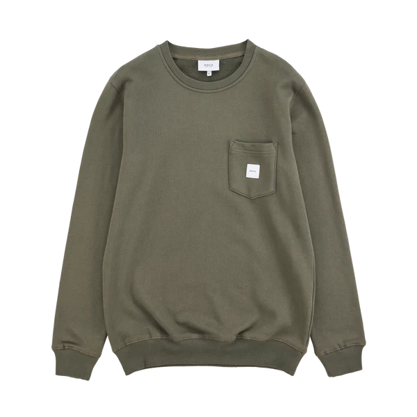 makia-miesten-collegepaita-square-pocket-armeijanvihrea-1