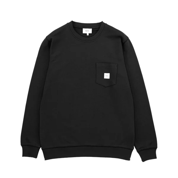 makia-miesten-collegepaita-square-pocket-musta-1