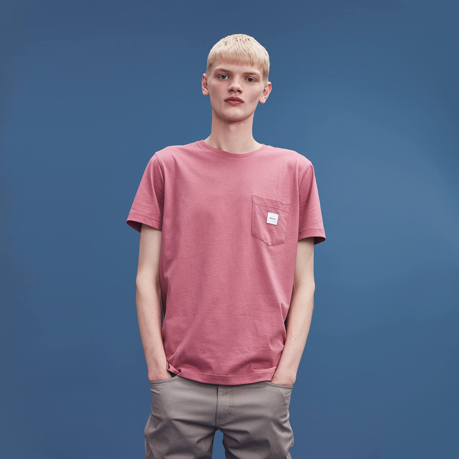 makia-miesten-t-paita-square-pocket-t-shirt-vaaleanpunainen-1