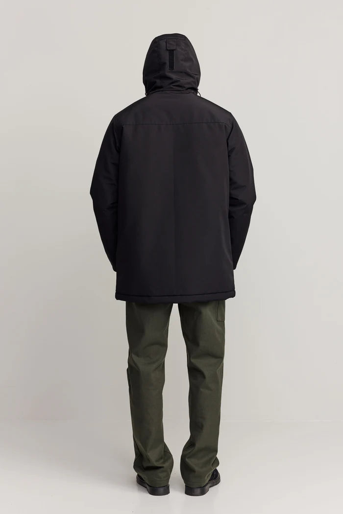 makia-miesten-takki-resilient-jacket-musta-4