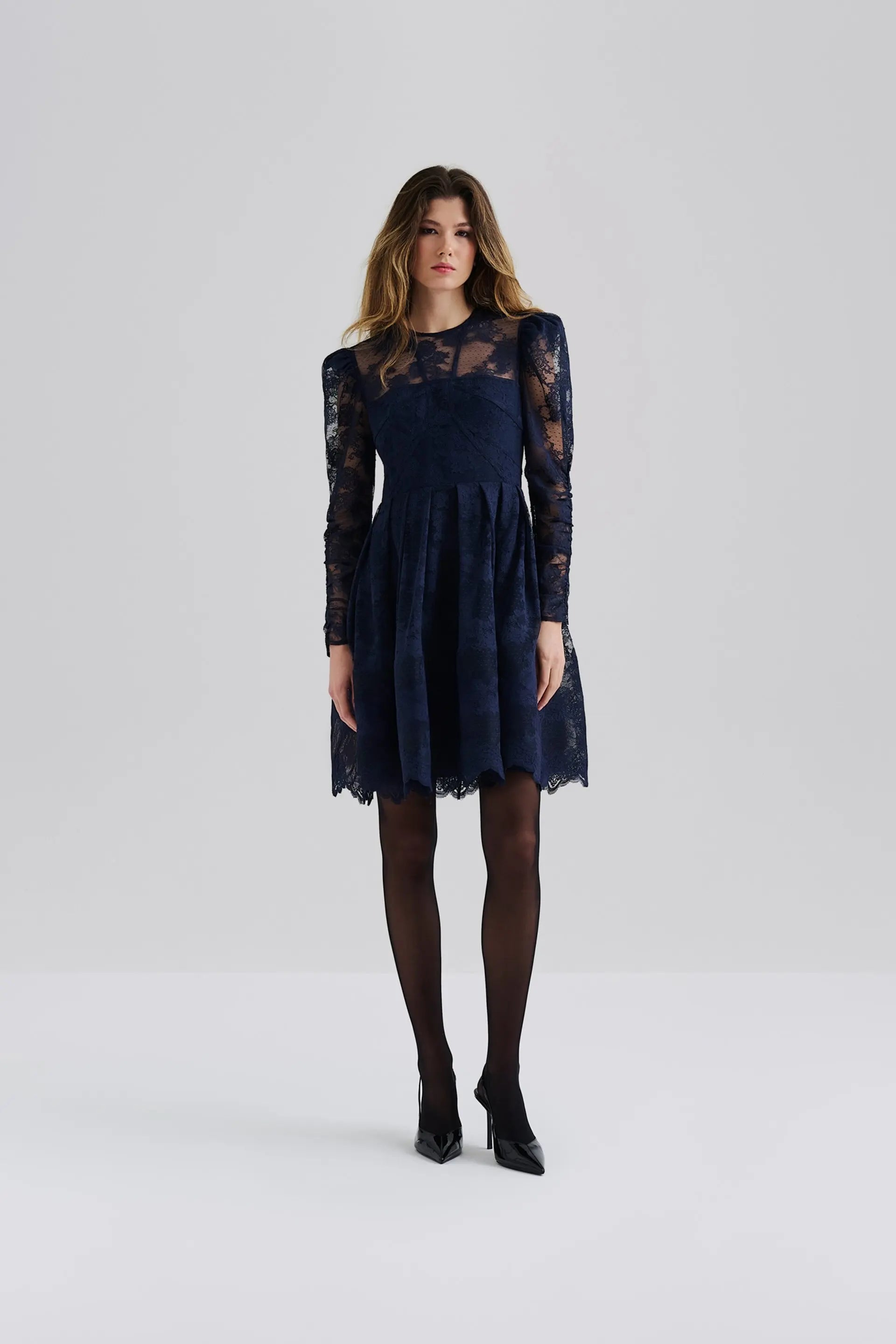 malina-naisten-mekko-leoni-lace-mini-dress-tummansininen-1