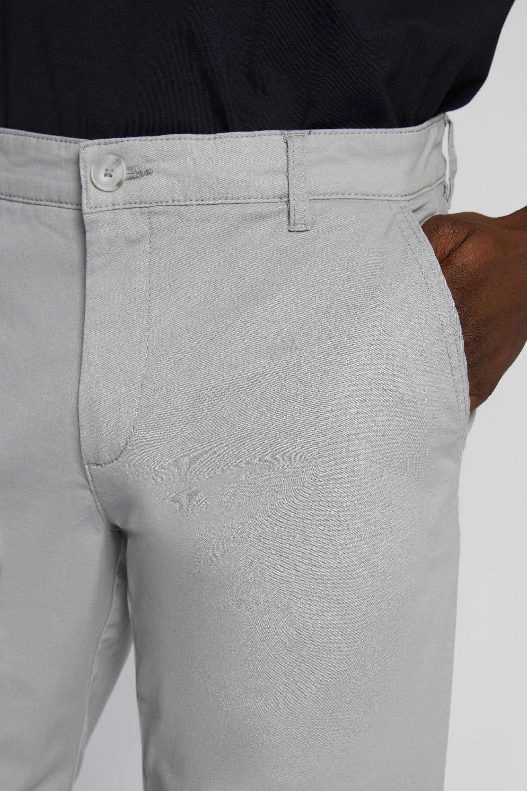 matinique-shortsit-thomas-short-seasonal-vaaleanharmaa-4