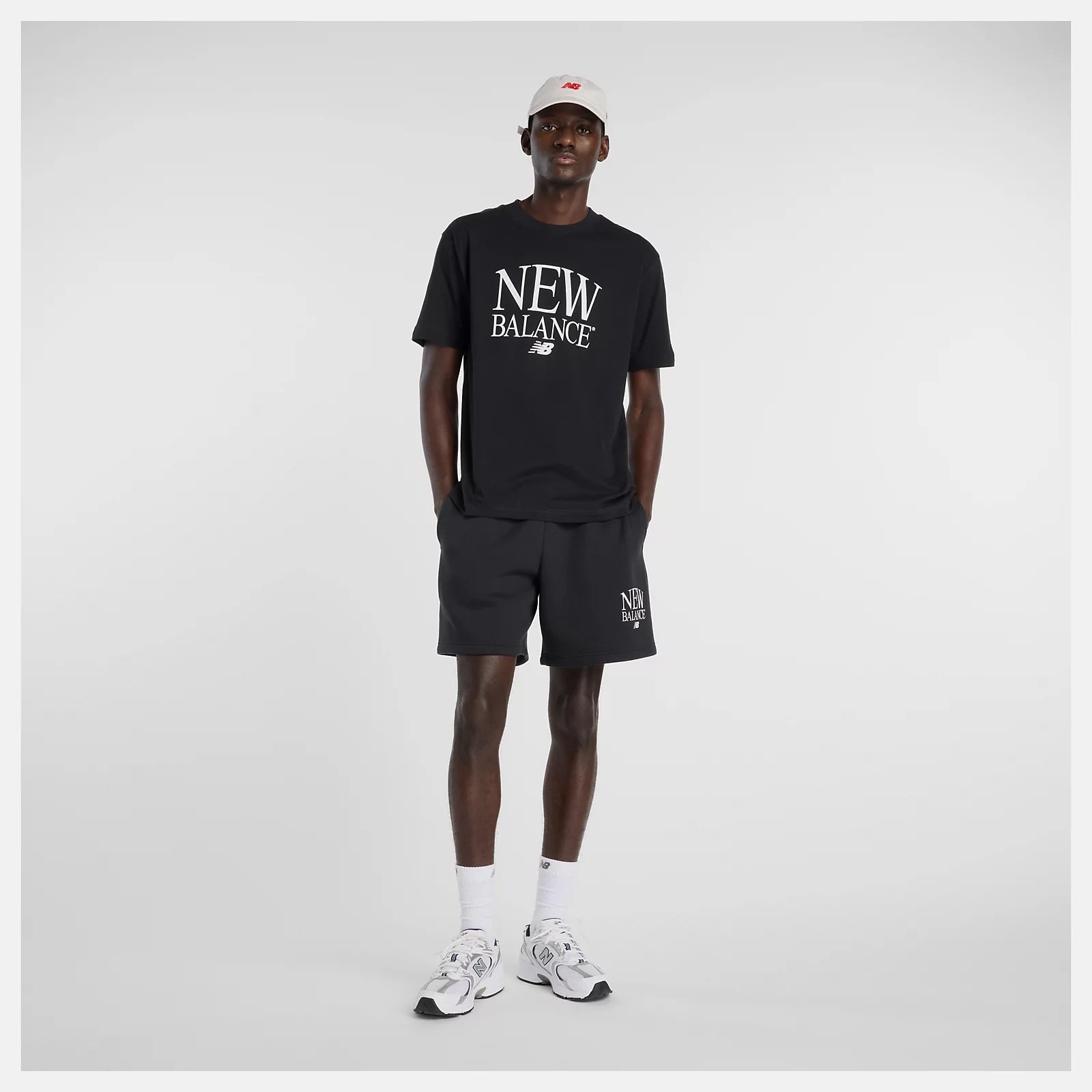 New Balance miesten collegeshortsit Reimagined Fleece Shorts 7', musta