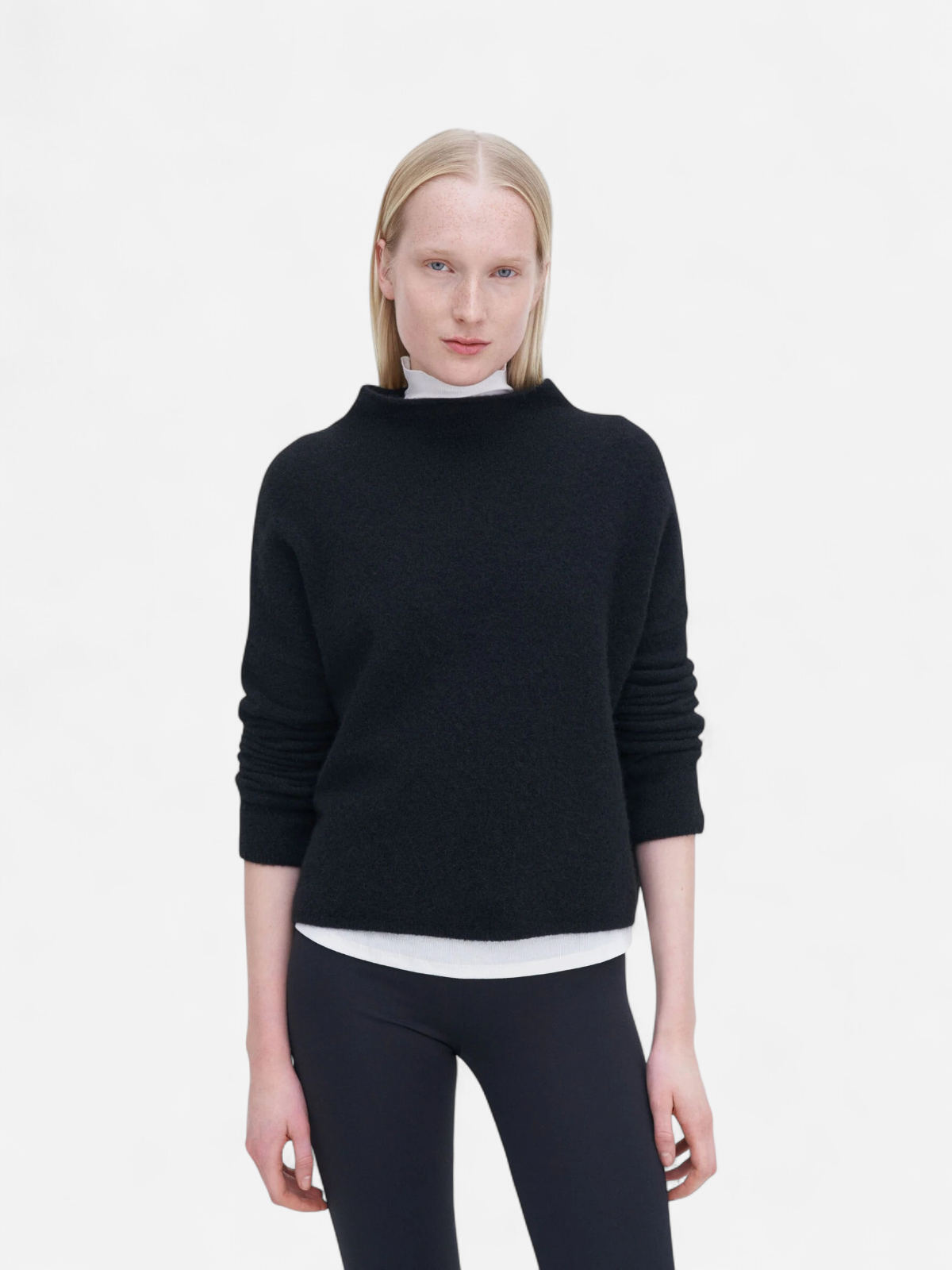 mika yak funnelneck sweater MUSTA - Kekäle.fi