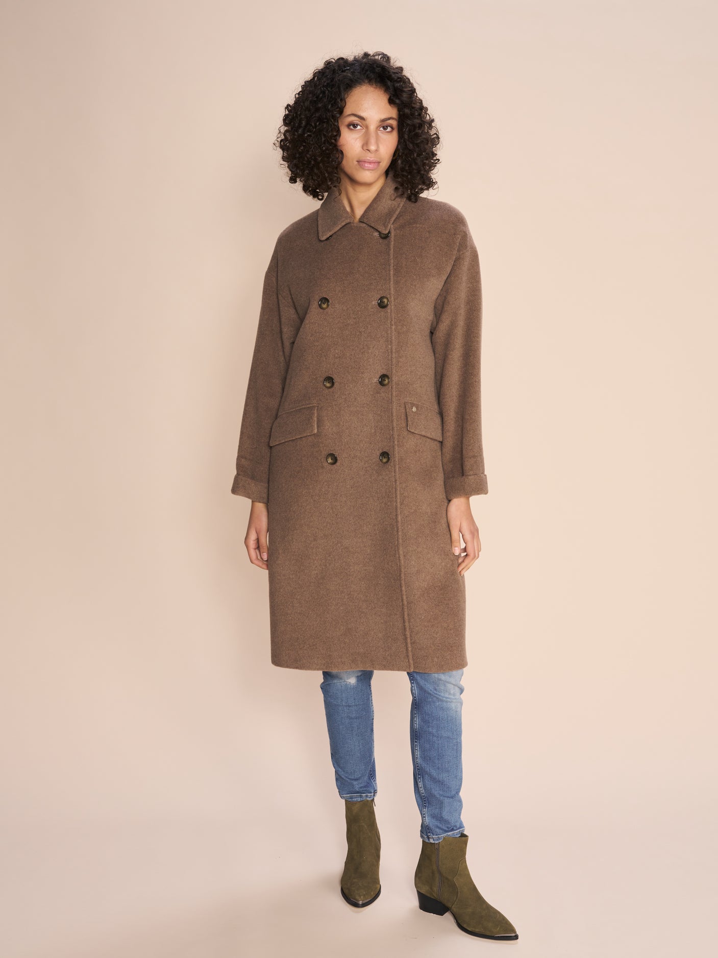 mos-mosh-naisten-villakangastakki-venice-wool-coat-responsible-wool-vaalea-beige-1