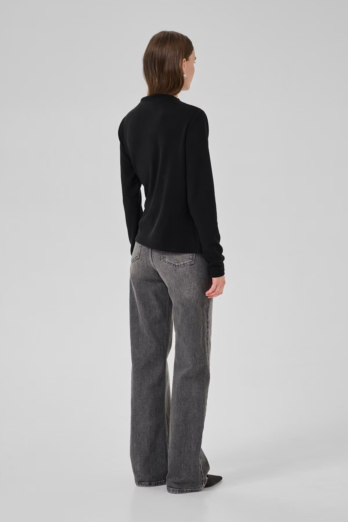 my-essential-wardrobe-naisten-pusero-helle-blouse-musta-3