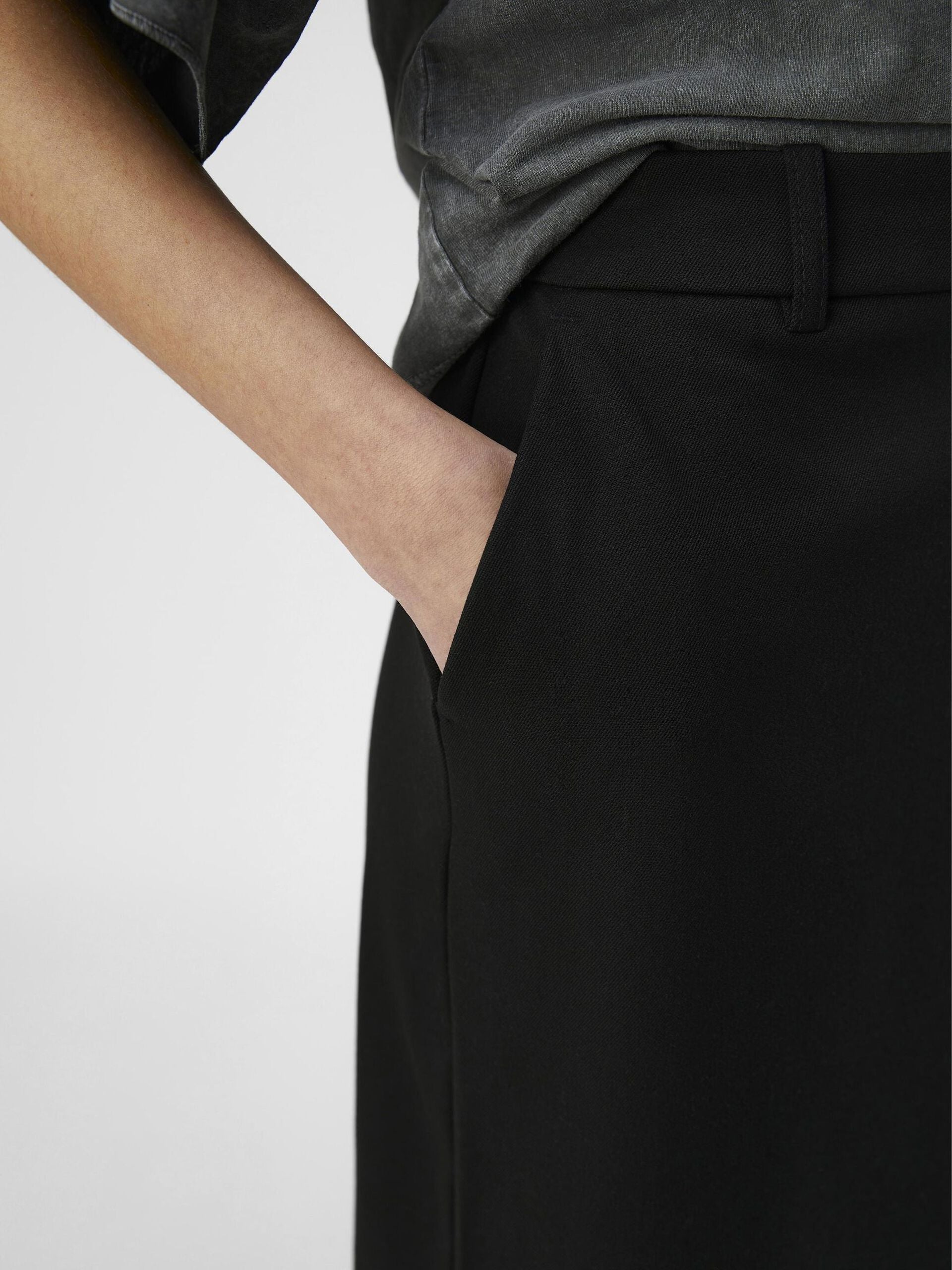 object-naisten-hame-objlisa-mw-long-skirt-musta-4