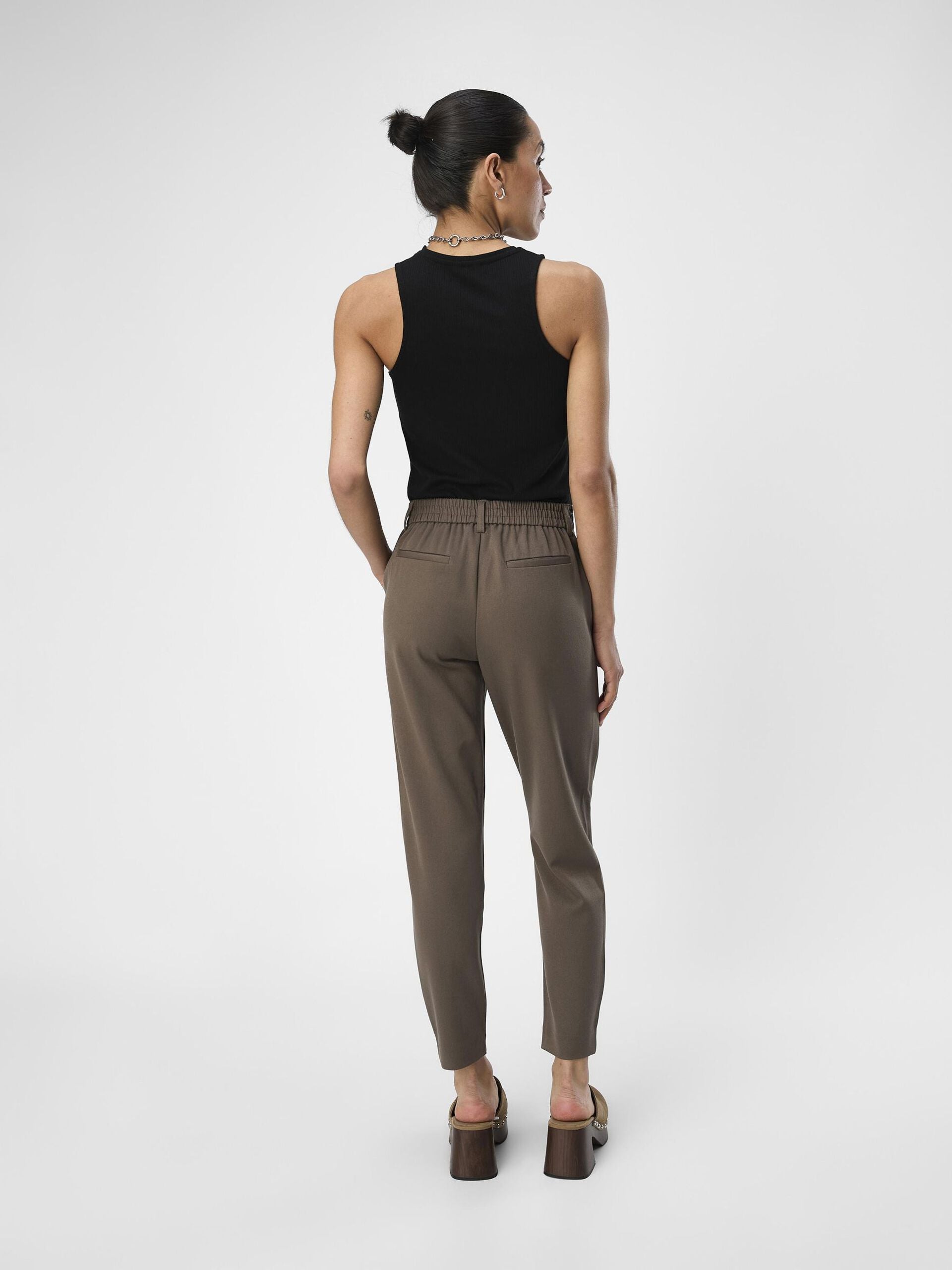 object-naisten-housut-lisa-slim-pant-noos-kaakaonruskea-2