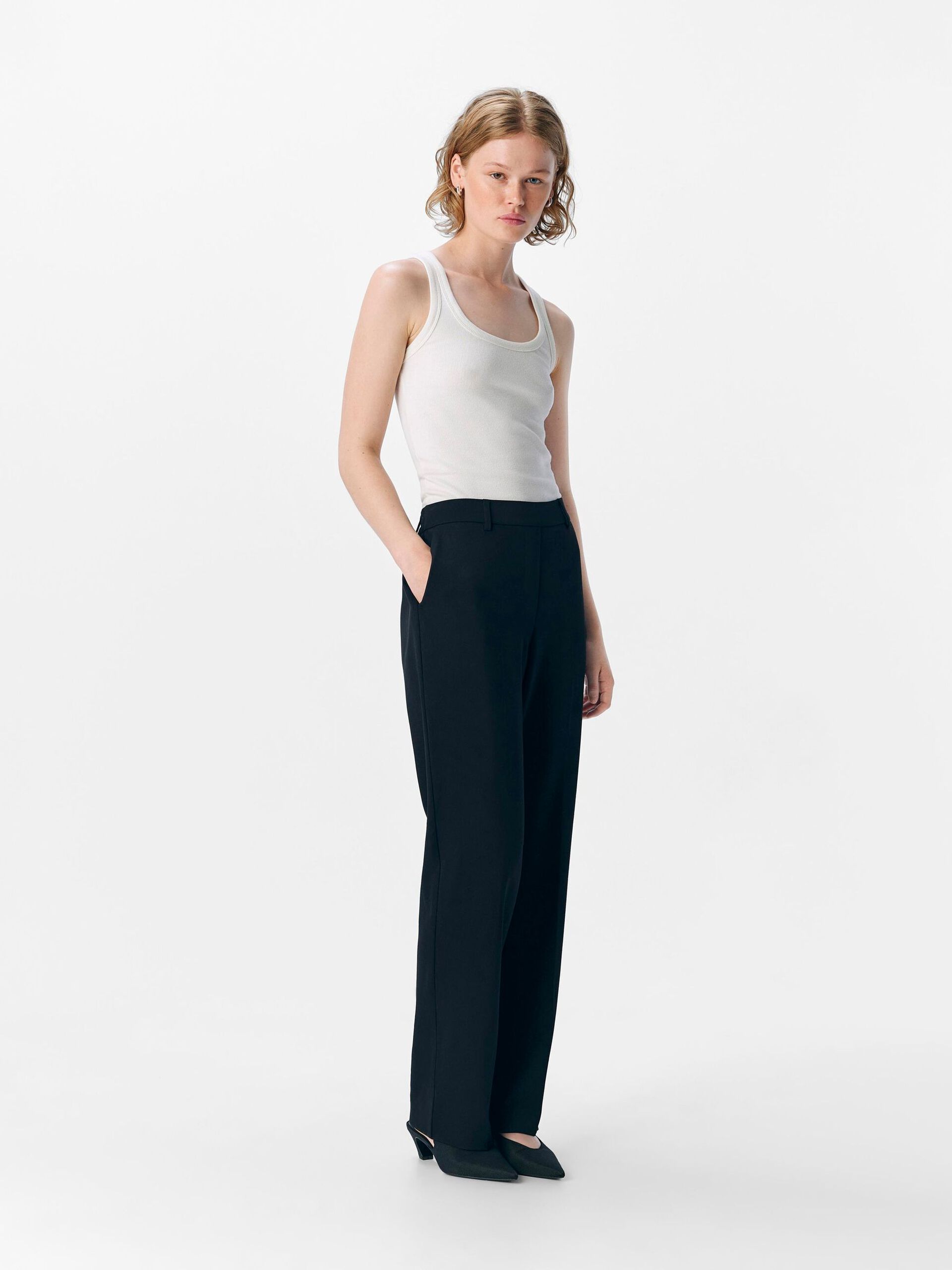 object-naisten-suorat-housut-objlisa-mw-straight-pant-black-4
