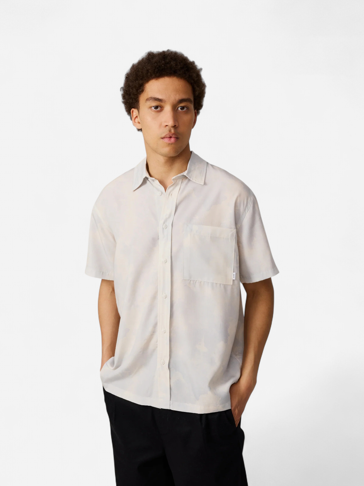 Makia lyhythihainen kauluspaita Odette Shirt, valkopohjainen kuosi - Kekäle.fi
