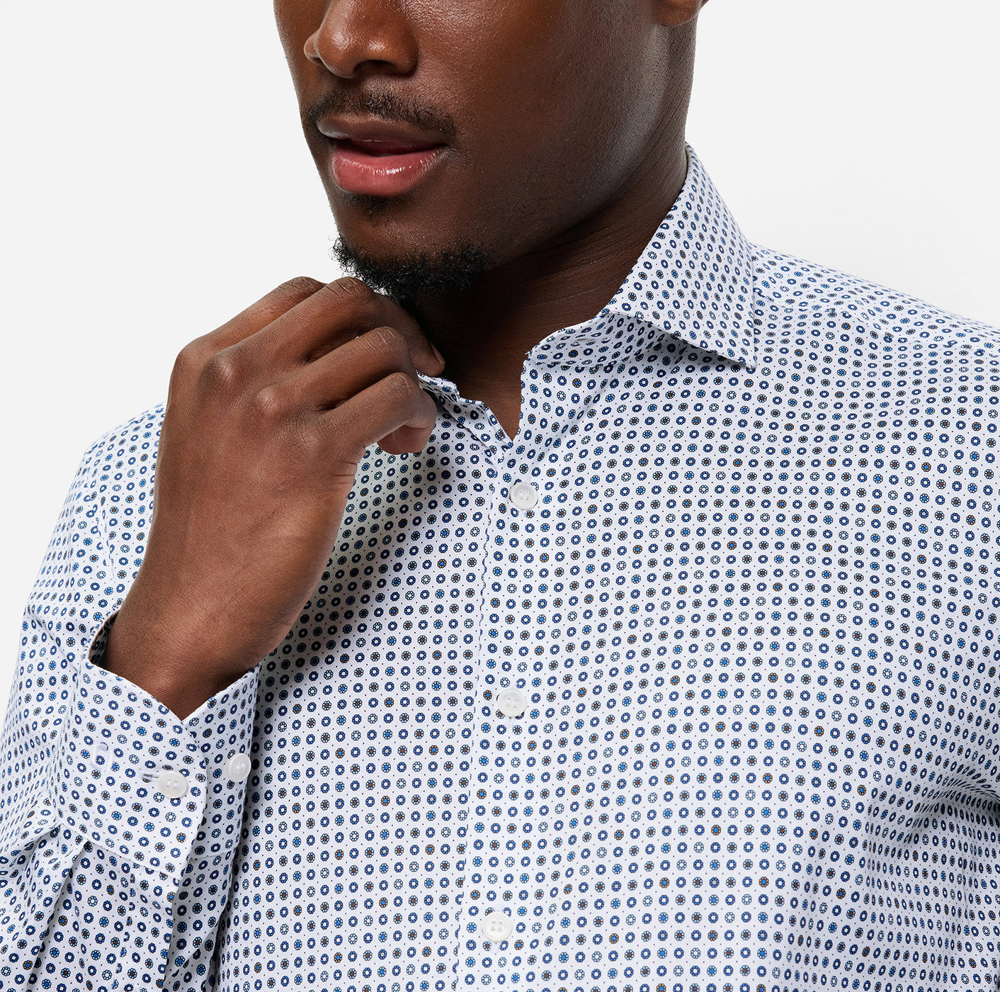 olymp-miesten-kauluspaita-051-level-5-body-fit-stretch-microprint-valkopohjainen-kuosi-4