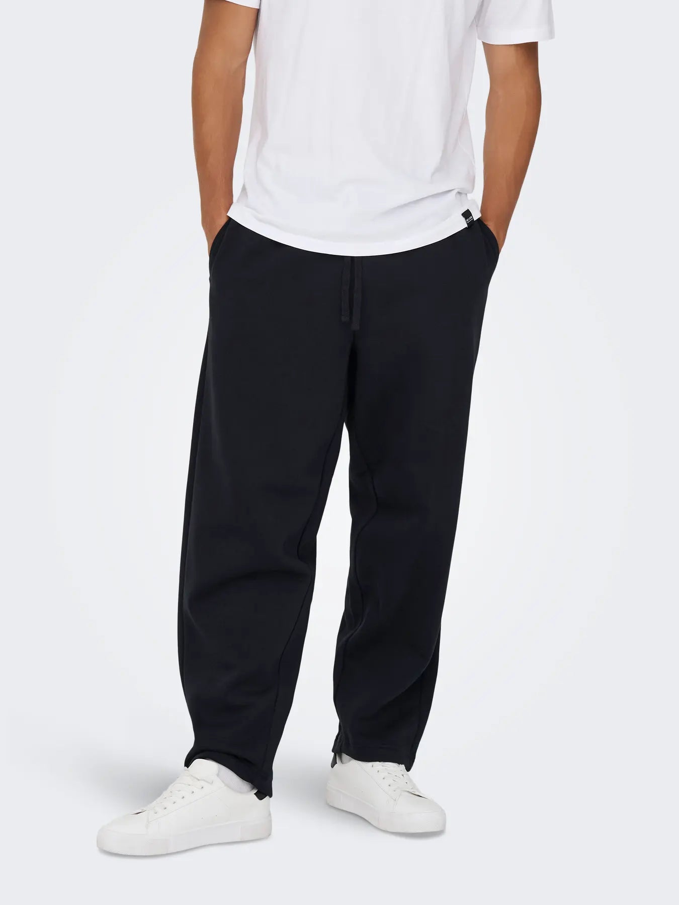 only-and-sons-miesten-collegehousut-onsceres-wide-pant-black-1