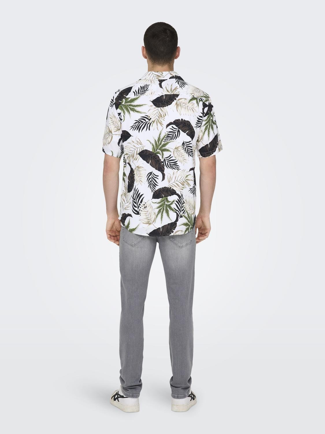 only-and-sons-miesten-kauluspaita-wayne-life-viscose-shirt-valkopohjainen-kuosi-4