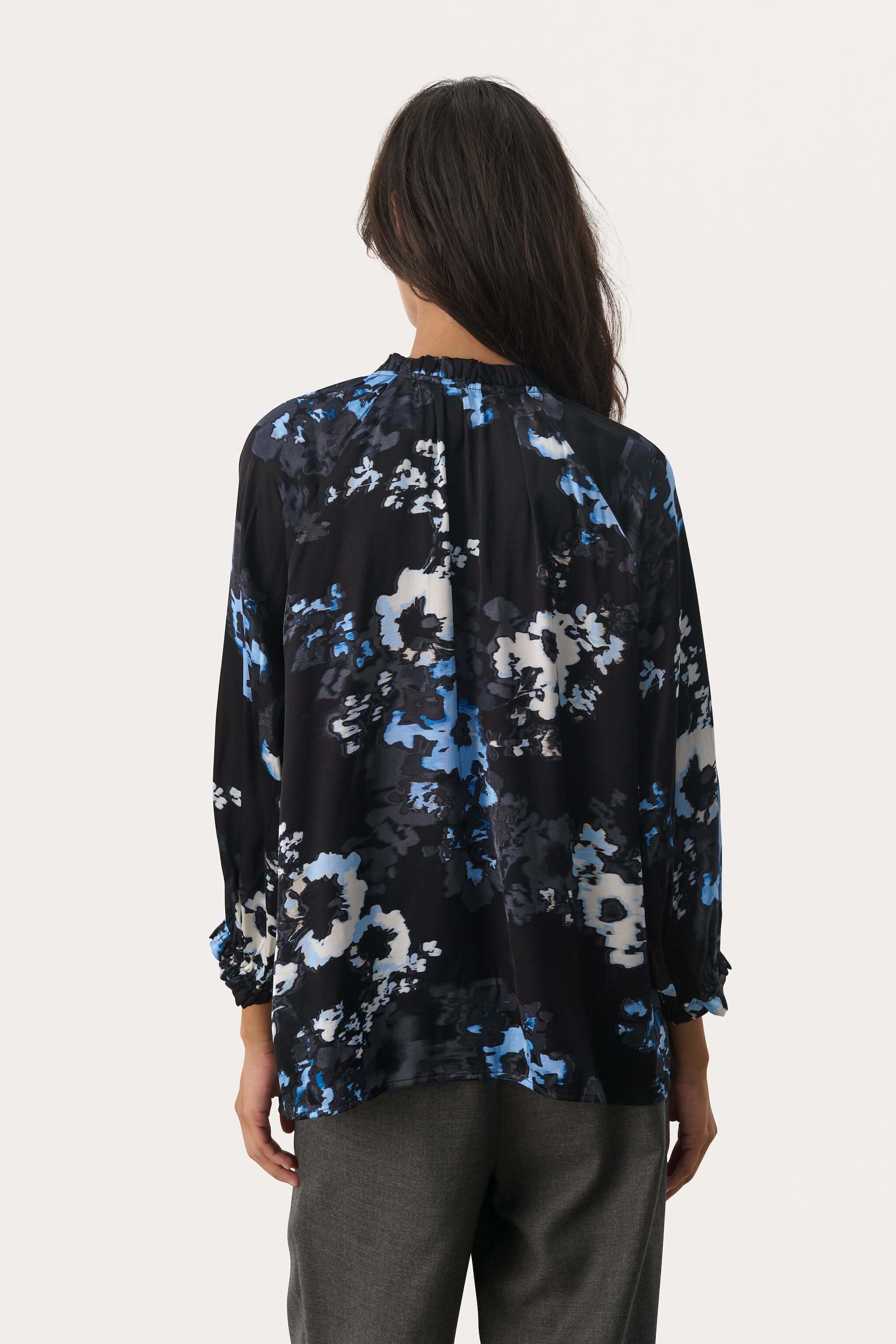 part-two-naisten-pusero-elsiapw-bl-dark-navy-blurred-flower-3