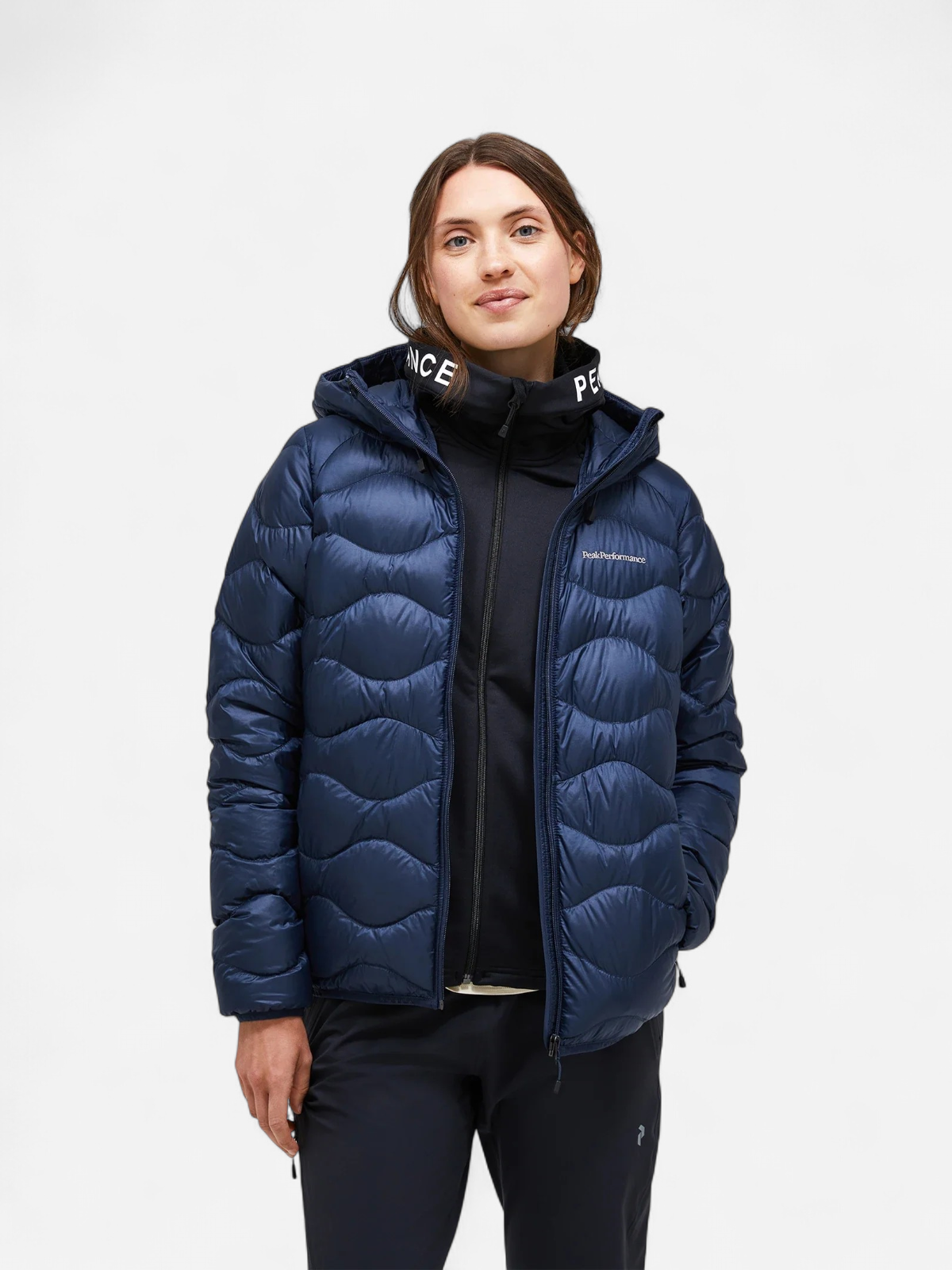 Peak Performance Naisten Kevytuntuvatakki, W Helium Down Hood Jacket Tummansininen - Kekäle.fi