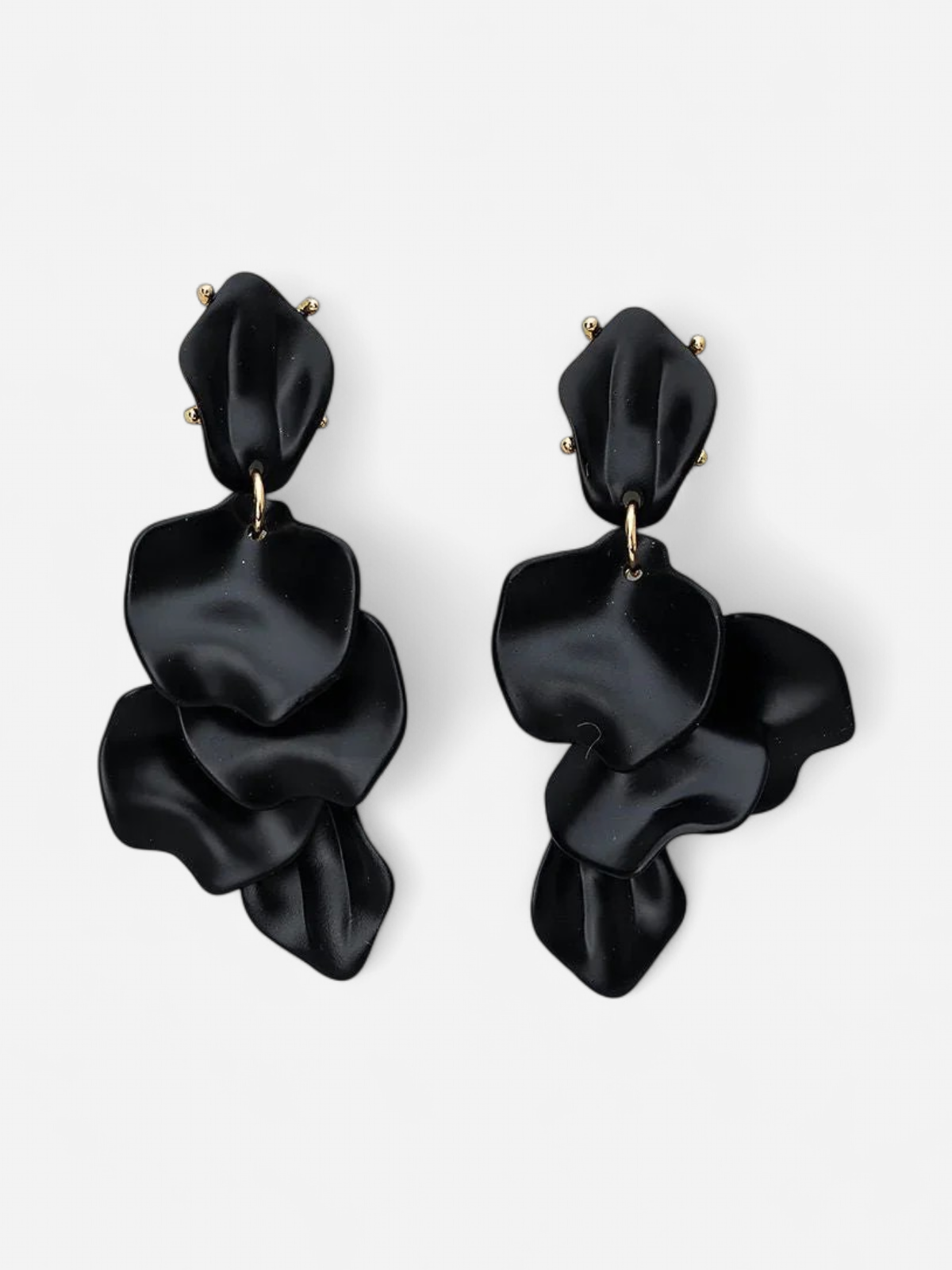 Bow 19 korvakorut PEARL LEAF EARRINGS, musta - Kekäle.fi