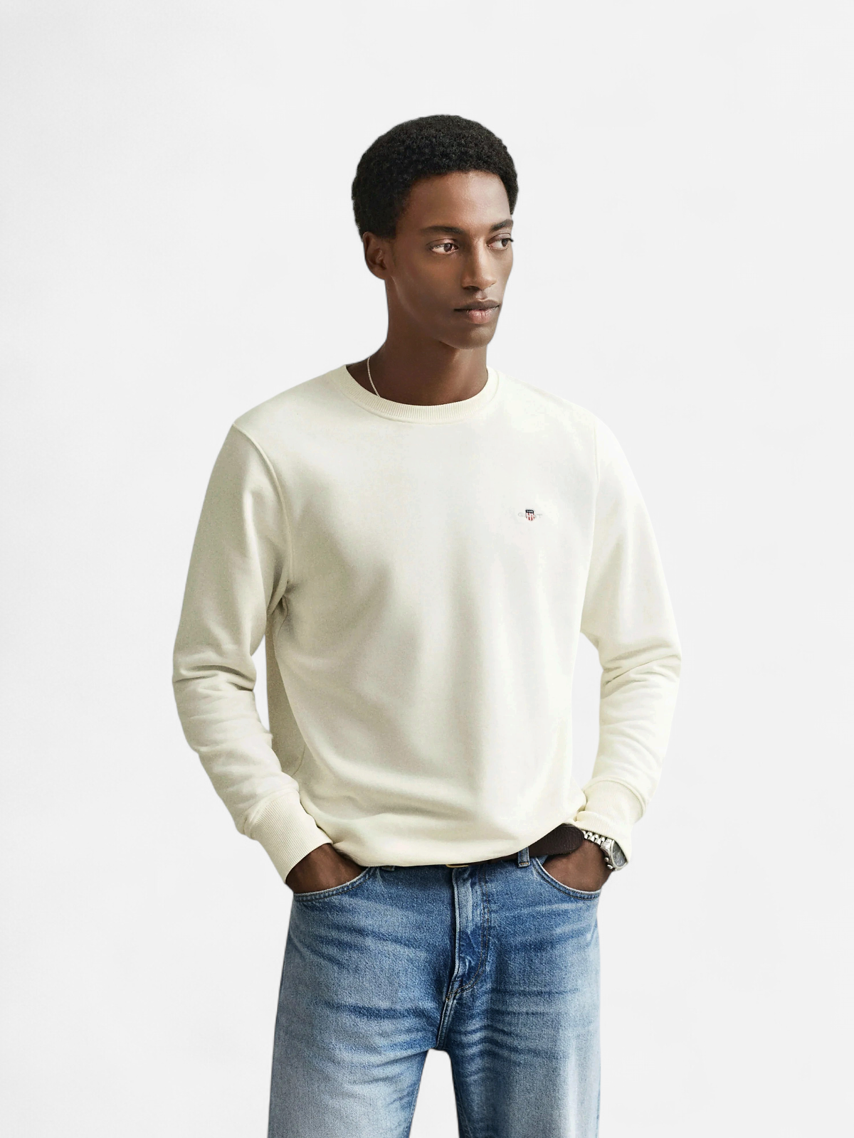Gant miesten collegepaita Reg Shield C-Neck Sweater, luonnonvalkoinen - Kekäle.fi