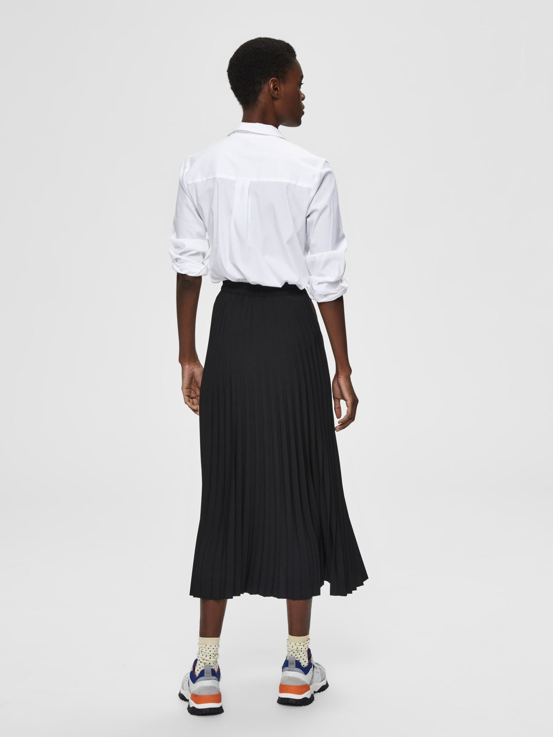 selected-femme-naisten-hame-alexis-mw-midi-skirt-musta-2