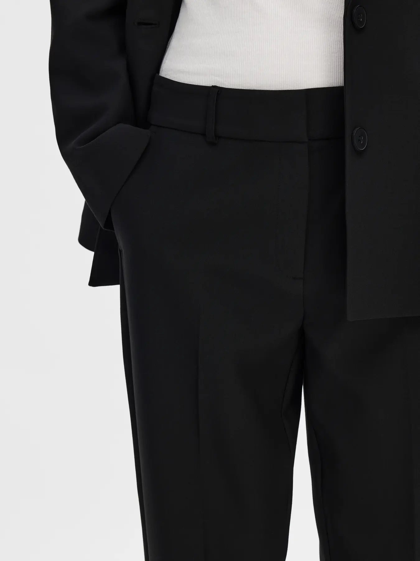 selected-femme-naisten-housut-slfrita-ria-mw-cropped-pant-noos-black-4